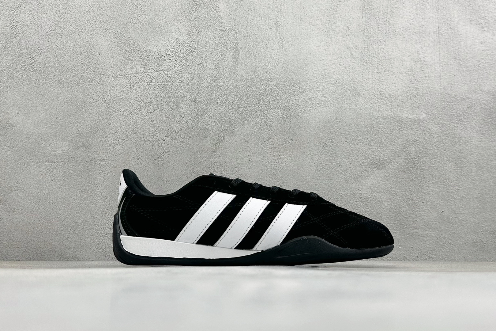 160 Adidas Originals Adiracer 2026 阿迪流运动防滑低帮休闲跑步鞋 KI1466-Chinese UA Cheap High Quatity Brand Clothes Bags handbags Sneakers wholesale wholesaler seller from China Factory suppliers Fashion Clothing Shoes best Quality Beautiful Price 160 Adidas Originals Adiracer 2026 阿迪流运动防滑低帮休闲跑步鞋 KI1466
