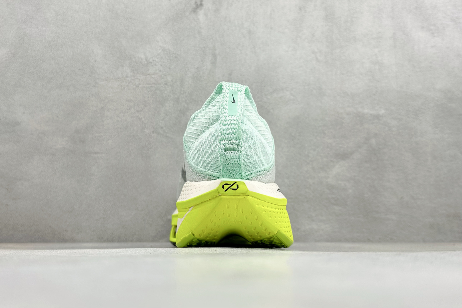 180 Nike Air Zoom ALPHATLY NEXT% 2 马拉松竞速专业跑鞋 DV9422-300