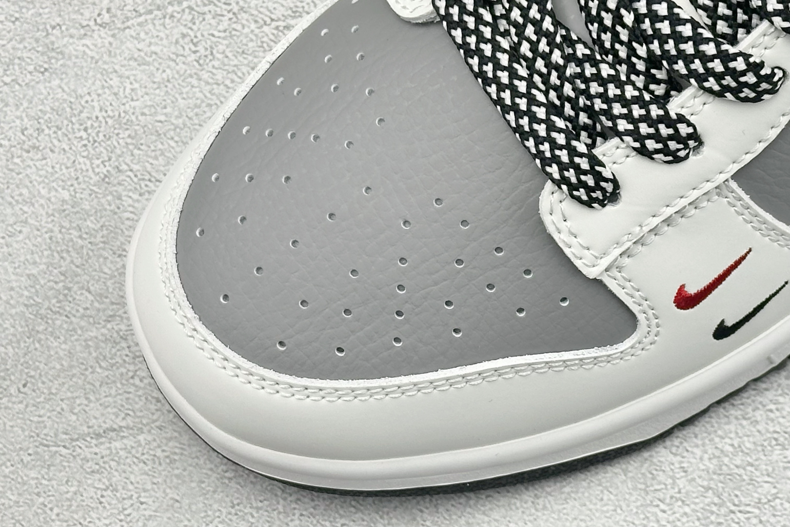 Nike Dunk Low 鬼脸涂鸦定制款 鞋身侧部大 Swoosh 采用黑色皮革呈现 XD6188-133-Top High Quatity Cheap Sneakers Fashion Clothing Clothes Bags handbags Shoes of all Brand wholesale With The best Quality And Beautiful Price from China Factory Chinese suppliers wholesaler seller Nike Dunk Low 鬼脸涂鸦定制款 鞋身侧部大 Swoosh 采用黑色皮革呈现 XD6188-133