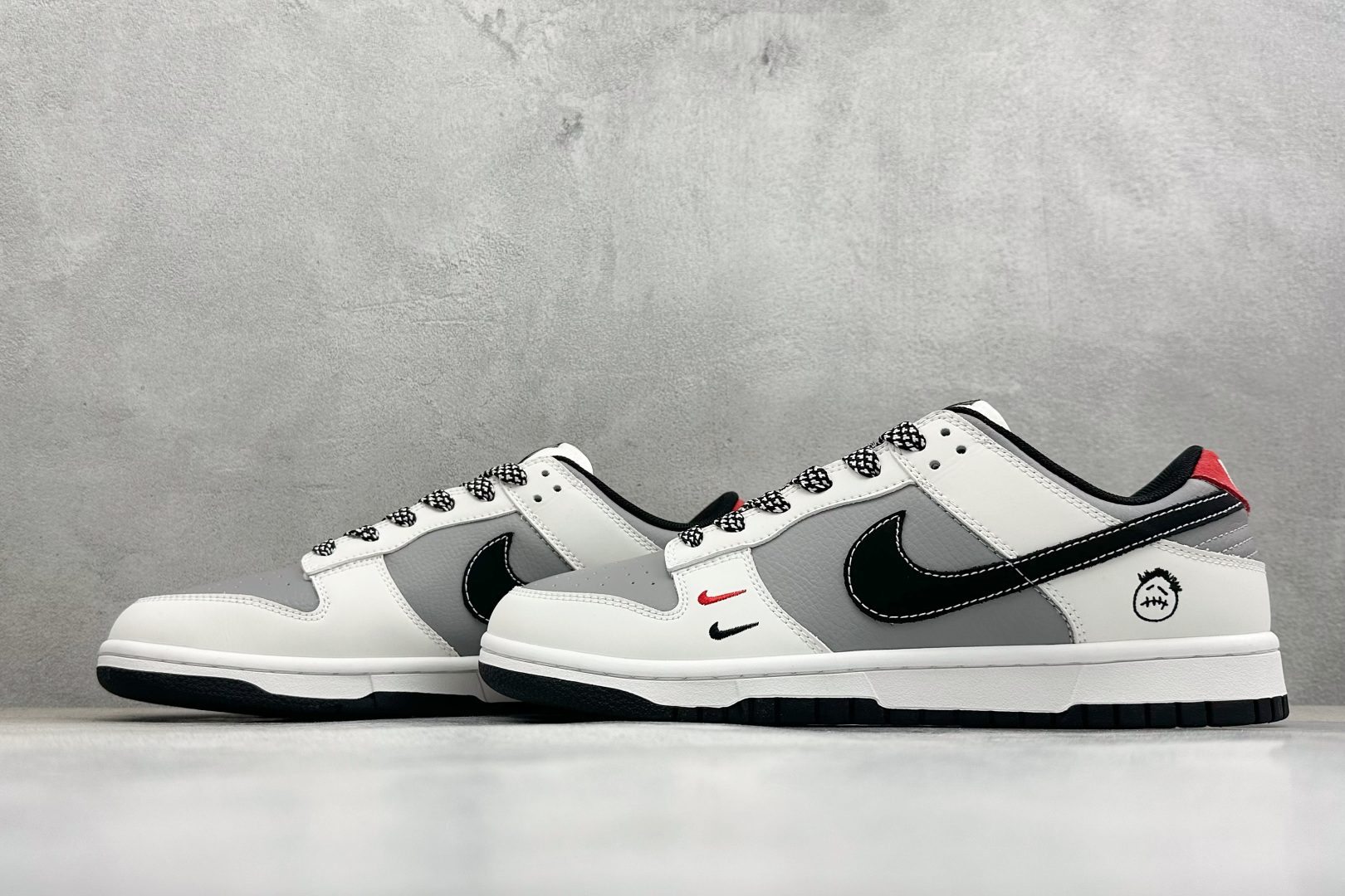 Nike Dunk Low 鬼脸涂鸦定制款 鞋身侧部大 Swoosh 采用黑色皮革呈现 XD6188-133-Top High Quatity Cheap Sneakers Fashion Clothing Clothes Bags handbags Shoes of all Brand wholesale With The best Quality And Beautiful Price from China Factory Chinese suppliers wholesaler seller Nike Dunk Low 鬼脸涂鸦定制款 鞋身侧部大 Swoosh 采用黑色皮革呈现 XD6188-133