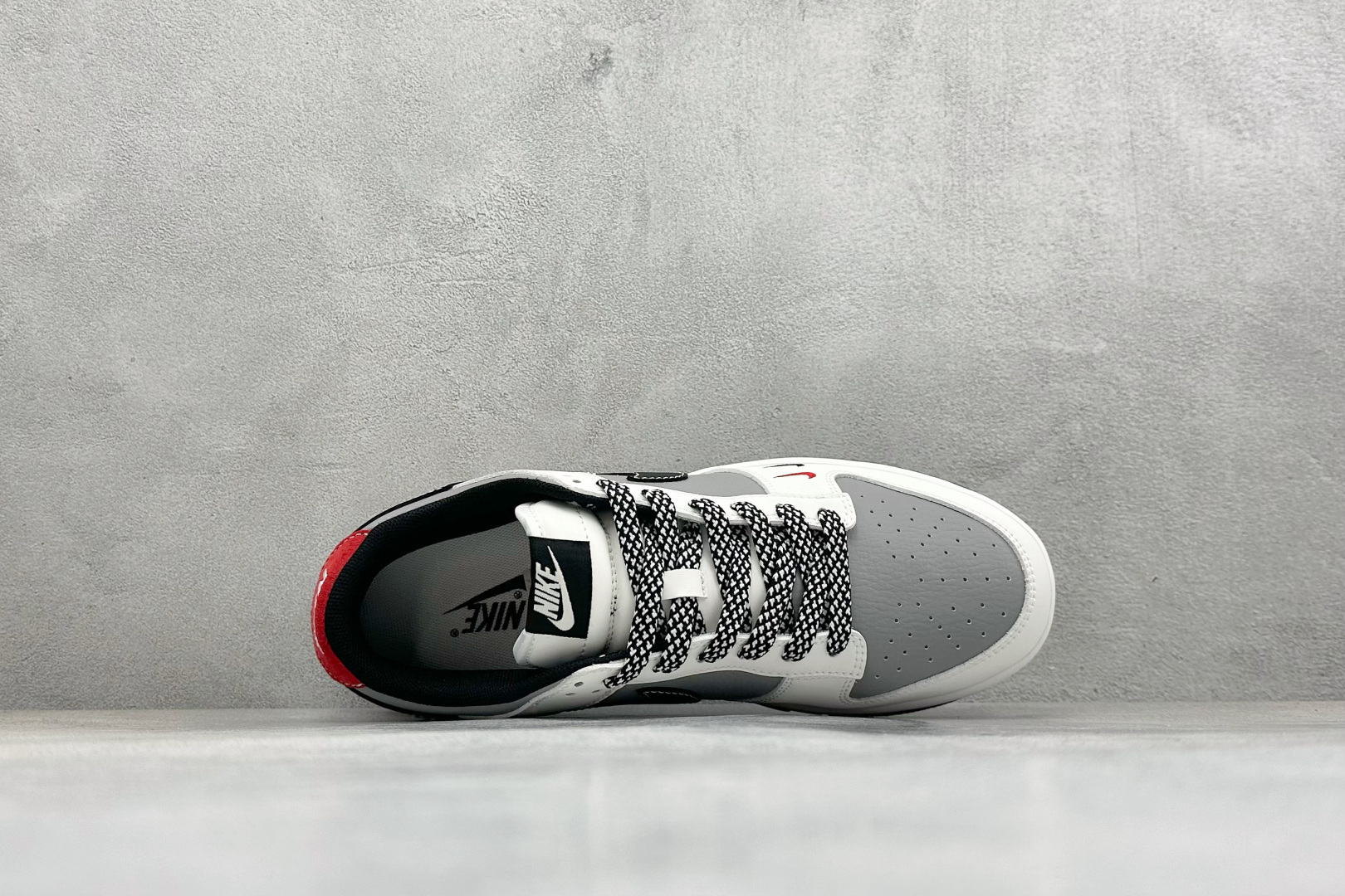 Nike Dunk Low 鬼脸涂鸦定制款 鞋身侧部大 Swoosh 采用黑色皮革呈现 XD6188-133-Top High Quatity Cheap Sneakers Fashion Clothing Clothes Bags handbags Shoes of all Brand wholesale With The best Quality And Beautiful Price from China Factory Chinese suppliers wholesaler seller Nike Dunk Low 鬼脸涂鸦定制款 鞋身侧部大 Swoosh 采用黑色皮革呈现 XD6188-133