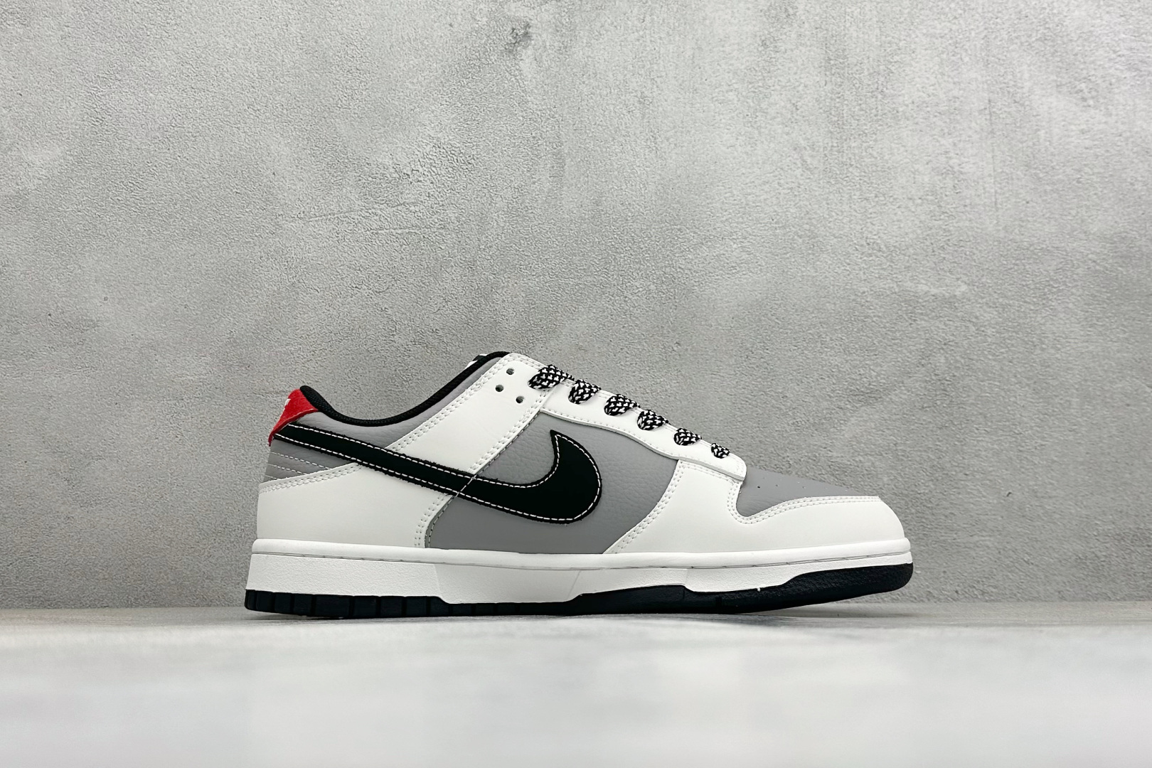 Nike Dunk Low 鬼脸涂鸦定制款 鞋身侧部大 Swoosh 采用黑色皮革呈现 XD6188-133-Top High Quatity Cheap Sneakers Fashion Clothing Clothes Bags handbags Shoes of all Brand wholesale With The best Quality And Beautiful Price from China Factory Chinese suppliers wholesaler seller Nike Dunk Low 鬼脸涂鸦定制款 鞋身侧部大 Swoosh 采用黑色皮革呈现 XD6188-133