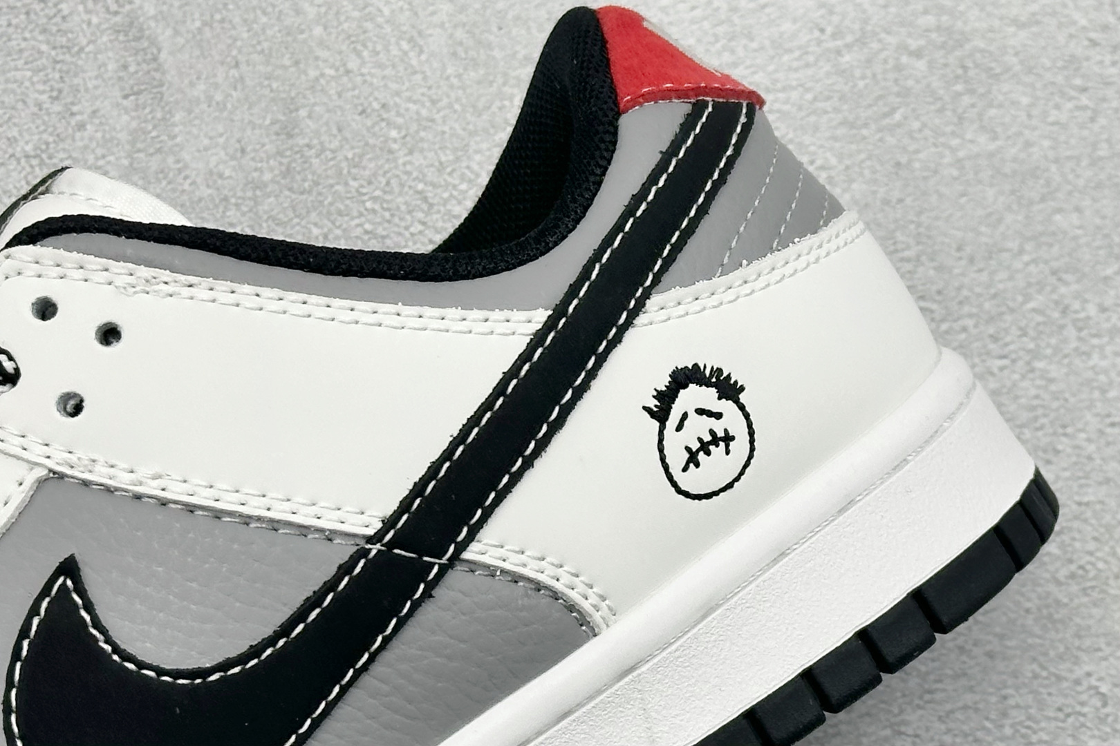 Nike Dunk Low 鬼脸涂鸦定制款 鞋身侧部大 Swoosh 采用黑色皮革呈现 XD6188-133-Top High Quatity Cheap Sneakers Fashion Clothing Clothes Bags handbags Shoes of all Brand wholesale With The best Quality And Beautiful Price from China Factory Chinese suppliers wholesaler seller Nike Dunk Low 鬼脸涂鸦定制款 鞋身侧部大 Swoosh 采用黑色皮革呈现 XD6188-133