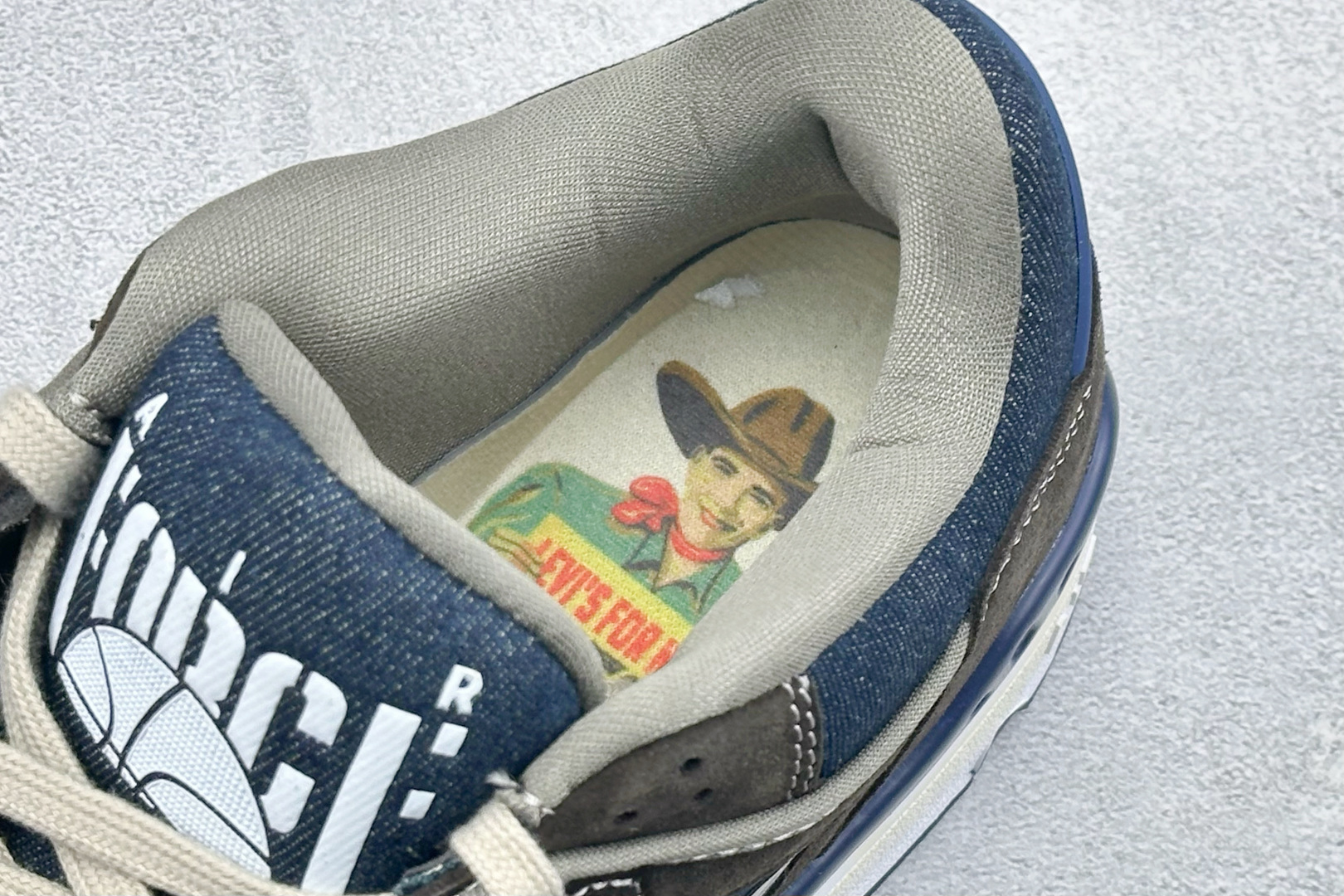 Nike x Levi's x NiAir Force 3 Low 这款三方联名鞋“水洗蓝牛仔鞋身+浅灰麂皮鞋头”质感拉满 HQ0262-004-Top High Quatity Cheap Sneakers Fashion Clothing Clothes Bags handbags Shoes of all Brand wholesale With The best Quality And Beautiful Price from China Factory Chinese suppliers wholesaler seller Nike x Levi's x NiAir Force 3 Low 这款三方联名鞋“水洗蓝牛仔鞋身+浅灰麂皮鞋头”质感拉满 HQ0262-004