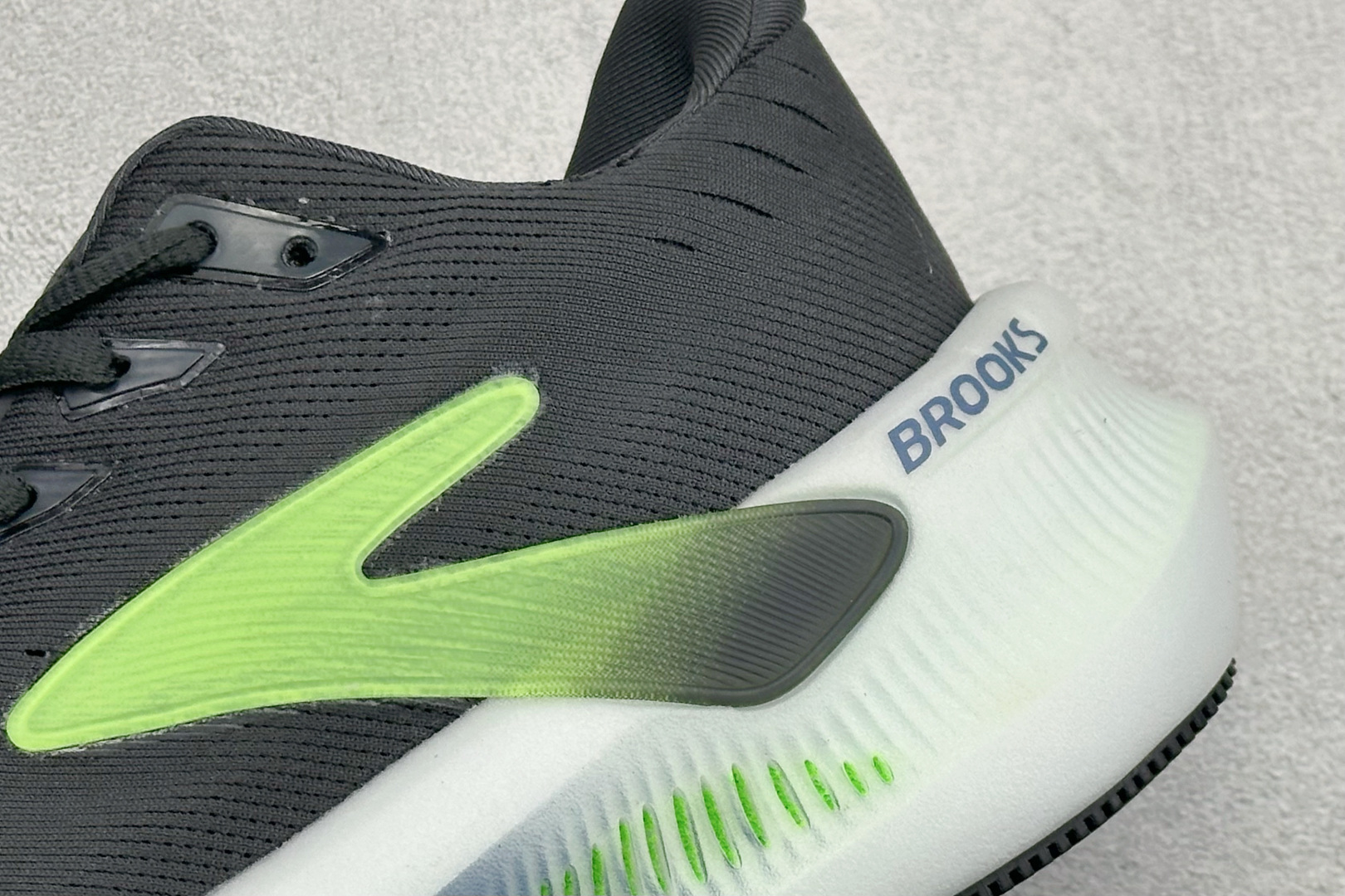 190 Z版Brooks布鲁克斯 Glycerin Max 2 舒适简约防滑耐磨低帮跑步鞋 1104791-D091