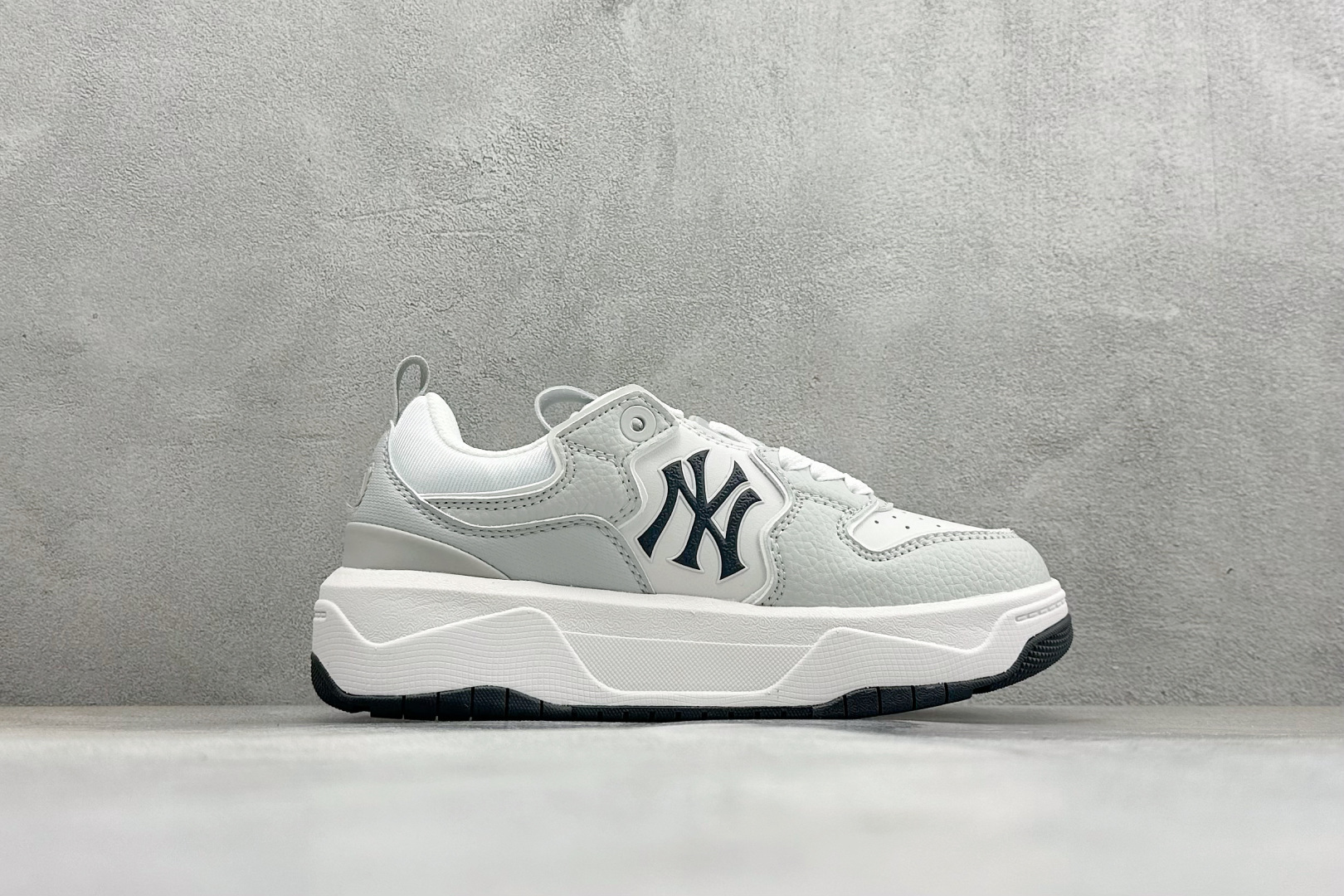 170 NY MLB Chunky Curve Liner 纽约洋基队 厚底休闲跑鞋 3ASXM096N-Chinese UA Cheap High Quatity Brand Clothes Bags handbags Sneakers wholesale wholesaler seller from China Factory suppliers Fashion Clothing Shoes best Quality Beautiful Price 170 NY MLB Chunky Curve Liner 纽约洋基队 厚底休闲跑鞋 3ASXM096N