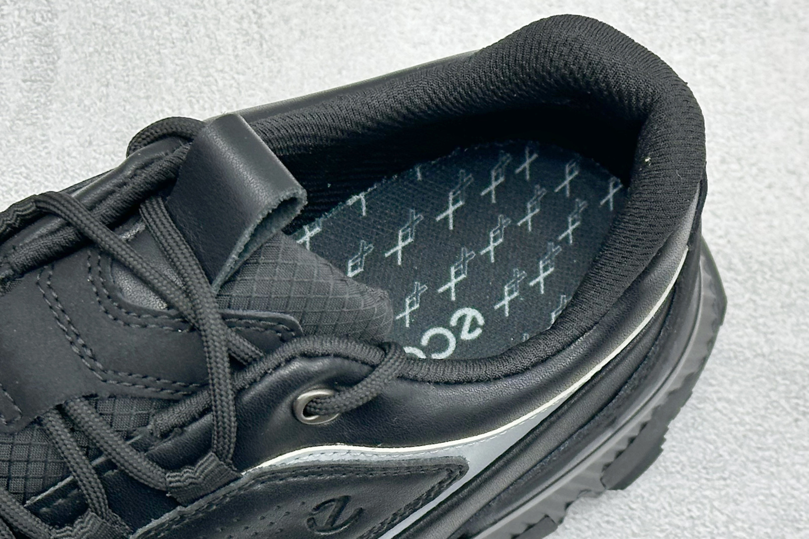 260 ECCO爱步防水运动鞋男 皮面休闲鞋户外男鞋 842374-Chinese UA Cheap High Quatity Brand Clothes Bags handbags Sneakers wholesale wholesaler seller from China Factory suppliers Fashion Clothing Shoes best Quality Beautiful Price 260 ECCO爱步防水运动鞋男 皮面休闲鞋户外男鞋 842374