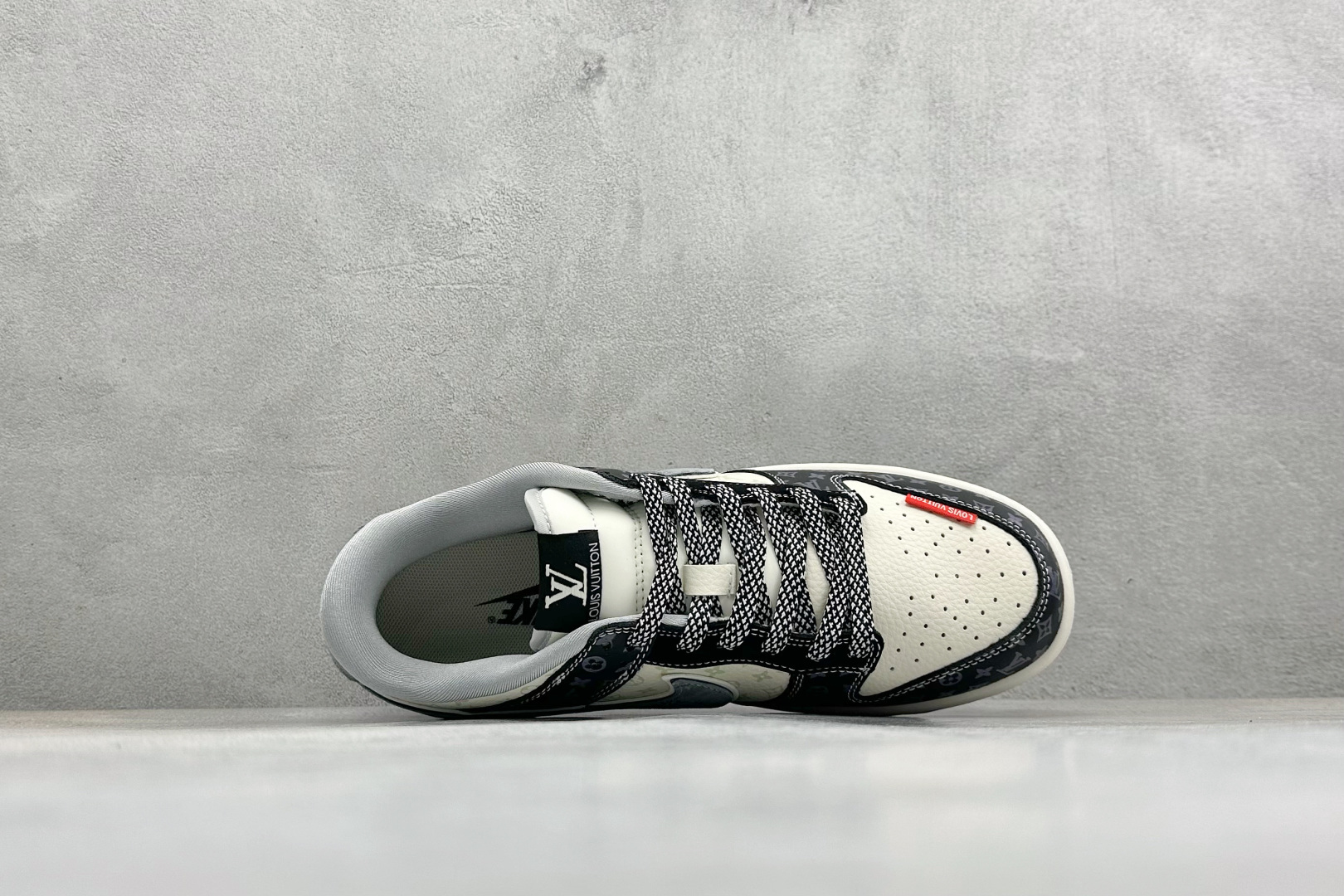潮奢联名 炸场登场SB DUNK LOW LV老花元素碰撞经典Dunk版型 DN3168-035-Top High Quatity Cheap Sneakers Fashion Clothing Clothes Bags handbags Shoes of all Brand wholesale With The best Quality And Beautiful Price from China Factory Chinese suppliers wholesaler seller 潮奢联名 炸场登场SB DUNK LOW LV老花元素碰撞经典Dunk版型 DN3168-035