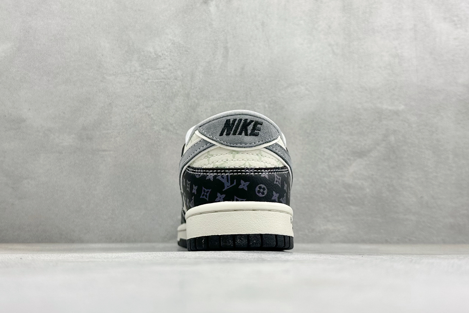 潮奢联名 炸场登场SB DUNK LOW LV老花元素碰撞经典Dunk版型 DN3168-035-Top High Quatity Cheap Sneakers Fashion Clothing Clothes Bags handbags Shoes of all Brand wholesale With The best Quality And Beautiful Price from China Factory Chinese suppliers wholesaler seller 潮奢联名 炸场登场SB DUNK LOW LV老花元素碰撞经典Dunk版型 DN3168-035