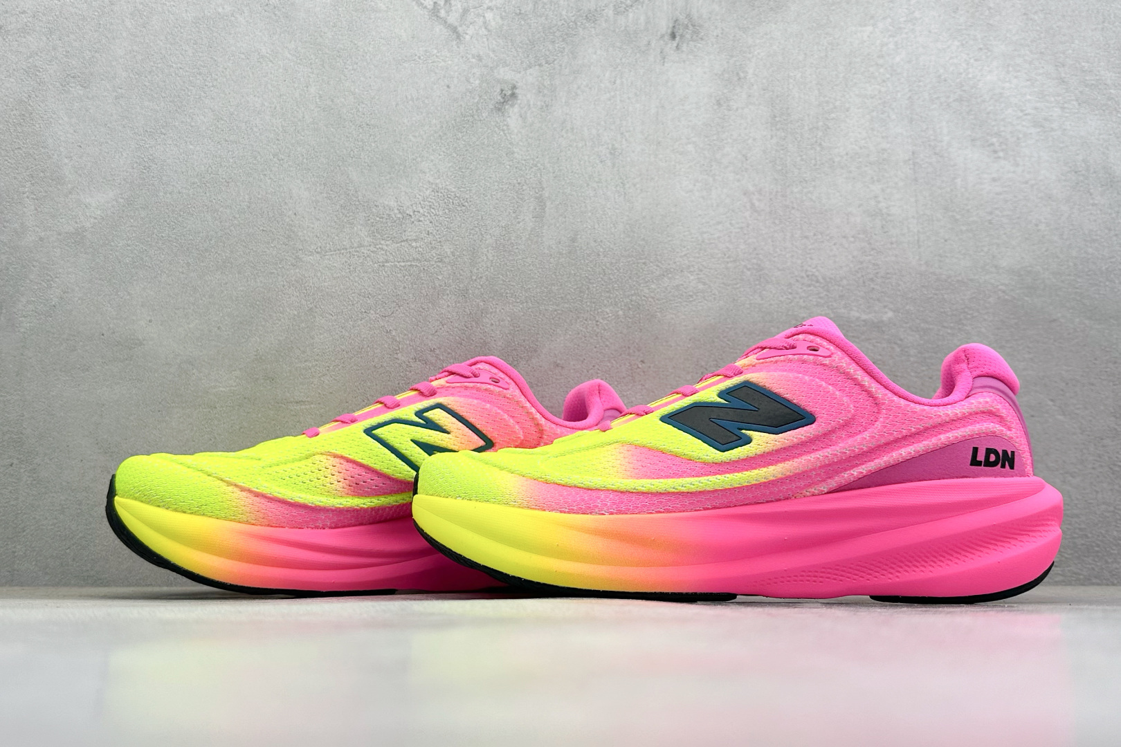 NEW BALANCE 1080 缓震运动鞋NB透气休闲鞋DETAIL INFO可靠的舒适性和高性能相结