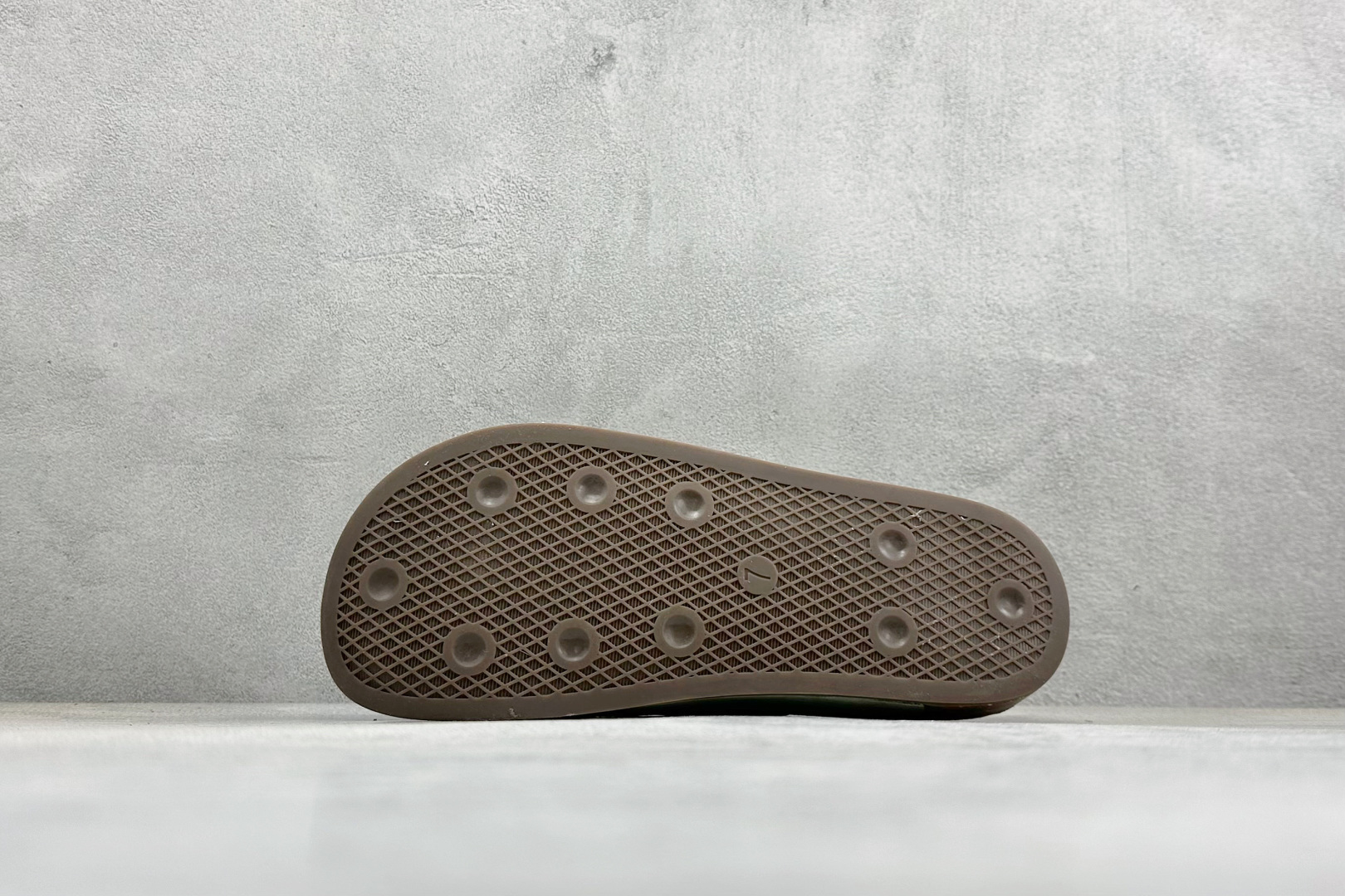 180 HZ版Adidas originals Adimule 舒适百搭 防磨包头一脚蹬拖鞋 IH6907-Chinese UA Cheap High Quatity Brand Clothes Bags handbags Sneakers wholesale wholesaler seller from China Factory suppliers Fashion Clothing Shoes best Quality Beautiful Price 180 HZ版Adidas originals Adimule 舒适百搭 防磨包头一脚蹬拖鞋 IH6907