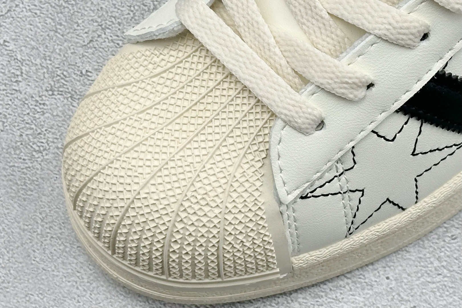 140 XR版Adidas Originals Superstar贝壳头系列 阿迪达斯 低帮经典百搭休闲运动板鞋 IH4123