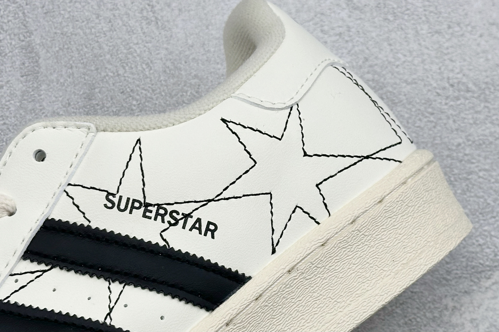 140 XR版Adidas Originals Superstar贝壳头系列 阿迪达斯 低帮经典百搭休闲运动板鞋 IH4123