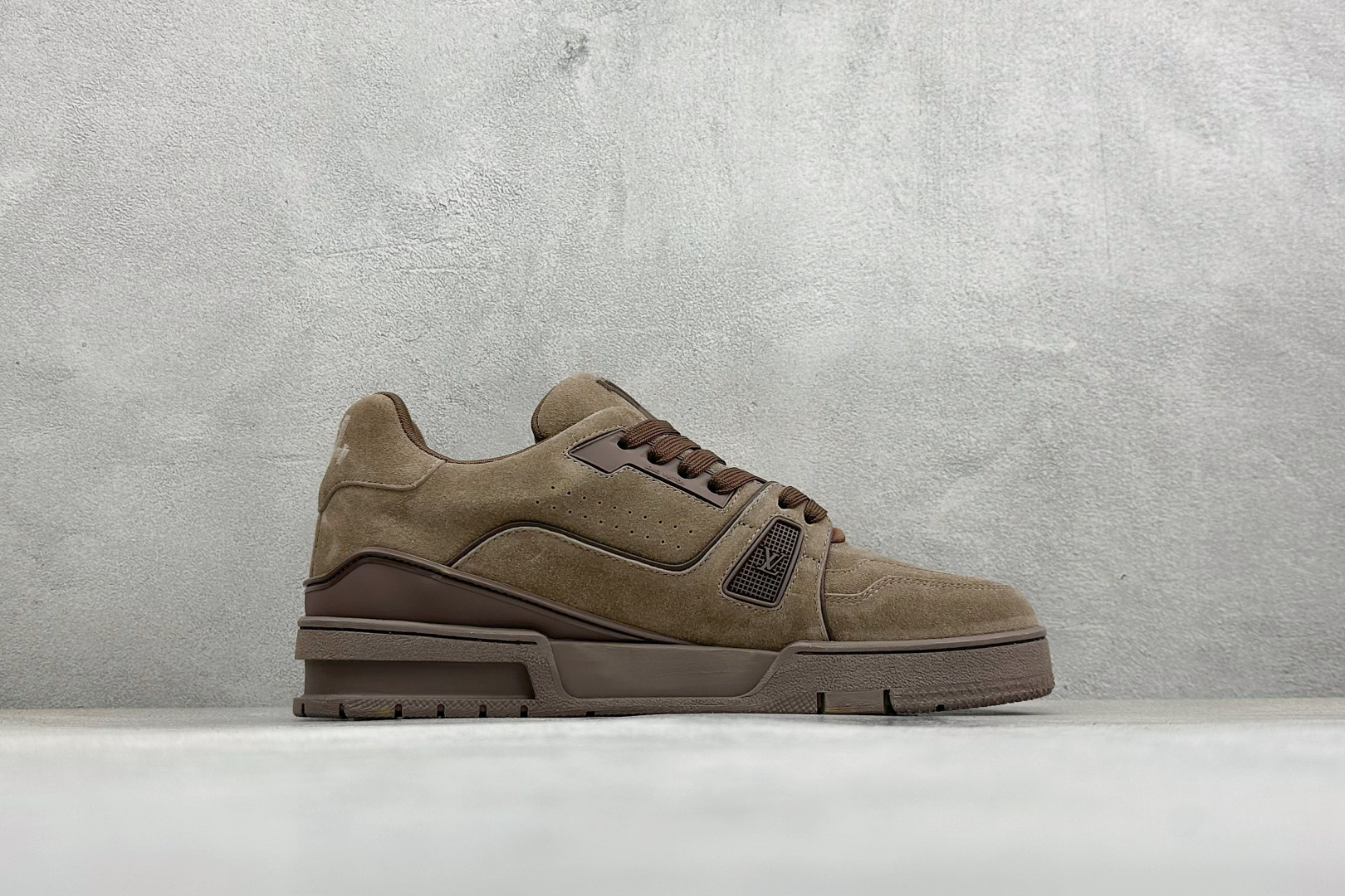 420 广奢高端货 LOUIS VUITTON 路易威登 LV Trainer 牛皮革板鞋 1A9JGR-Chinese UA Cheap High Quatity Brand Clothes Bags handbags Sneakers wholesale wholesaler seller from China Factory suppliers Fashion Clothing Shoes best Quality Beautiful Price 420 广奢高端货 LOUIS VUITTON 路易威登 LV Trainer 牛皮革板鞋 1A9JGR