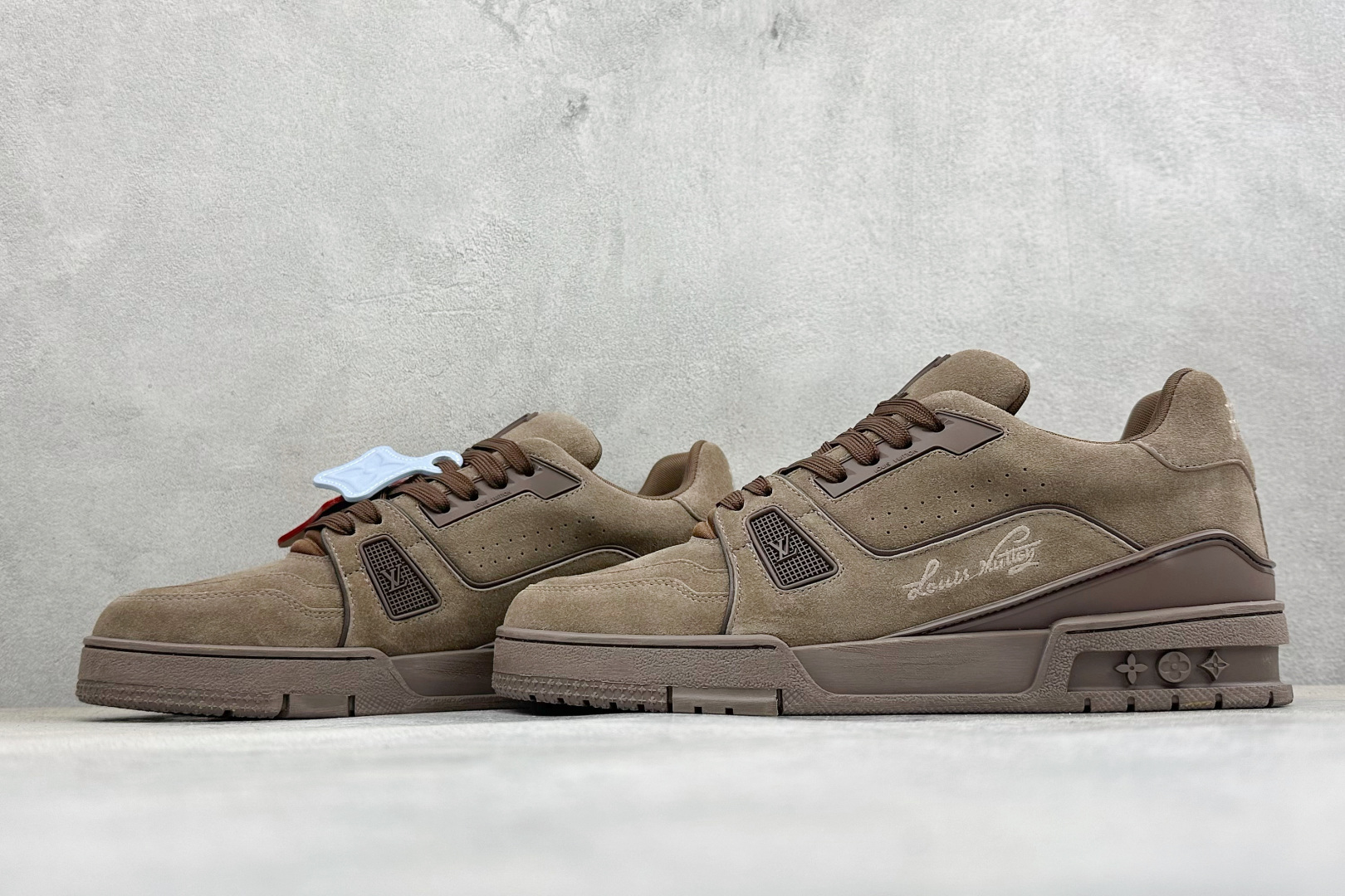 420 广奢高端货 LOUIS VUITTON 路易威登 LV Trainer 牛皮革板鞋 1A9JGR-Chinese UA Cheap High Quatity Brand Clothes Bags handbags Sneakers wholesale wholesaler seller from China Factory suppliers Fashion Clothing Shoes best Quality Beautiful Price 420 广奢高端货 LOUIS VUITTON 路易威登 LV Trainer 牛皮革板鞋 1A9JGR