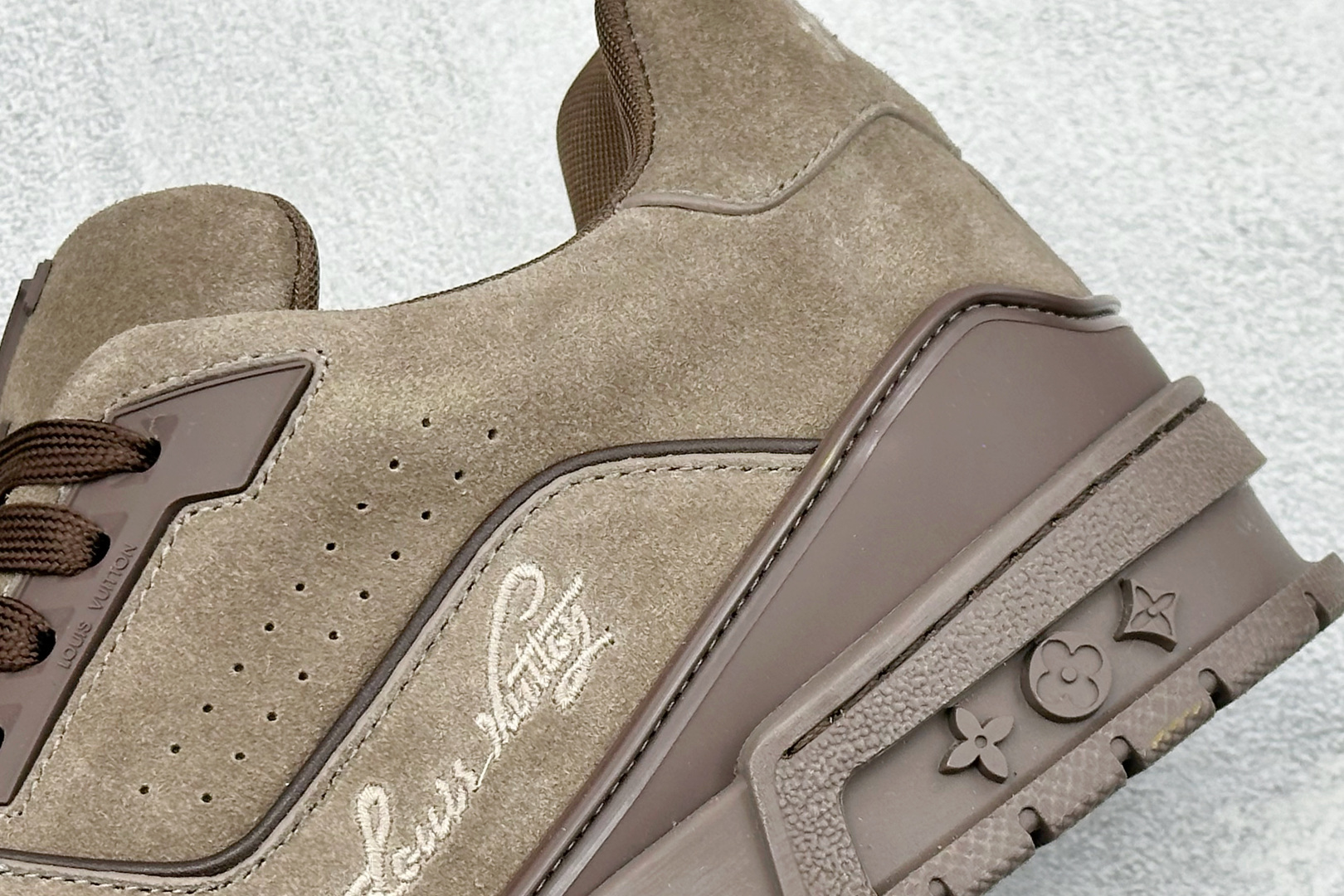420 广奢高端货 LOUIS VUITTON 路易威登 LV Trainer 牛皮革板鞋 1A9JGR-Chinese UA Cheap High Quatity Brand Clothes Bags handbags Sneakers wholesale wholesaler seller from China Factory suppliers Fashion Clothing Shoes best Quality Beautiful Price 420 广奢高端货 LOUIS VUITTON 路易威登 LV Trainer 牛皮革板鞋 1A9JGR