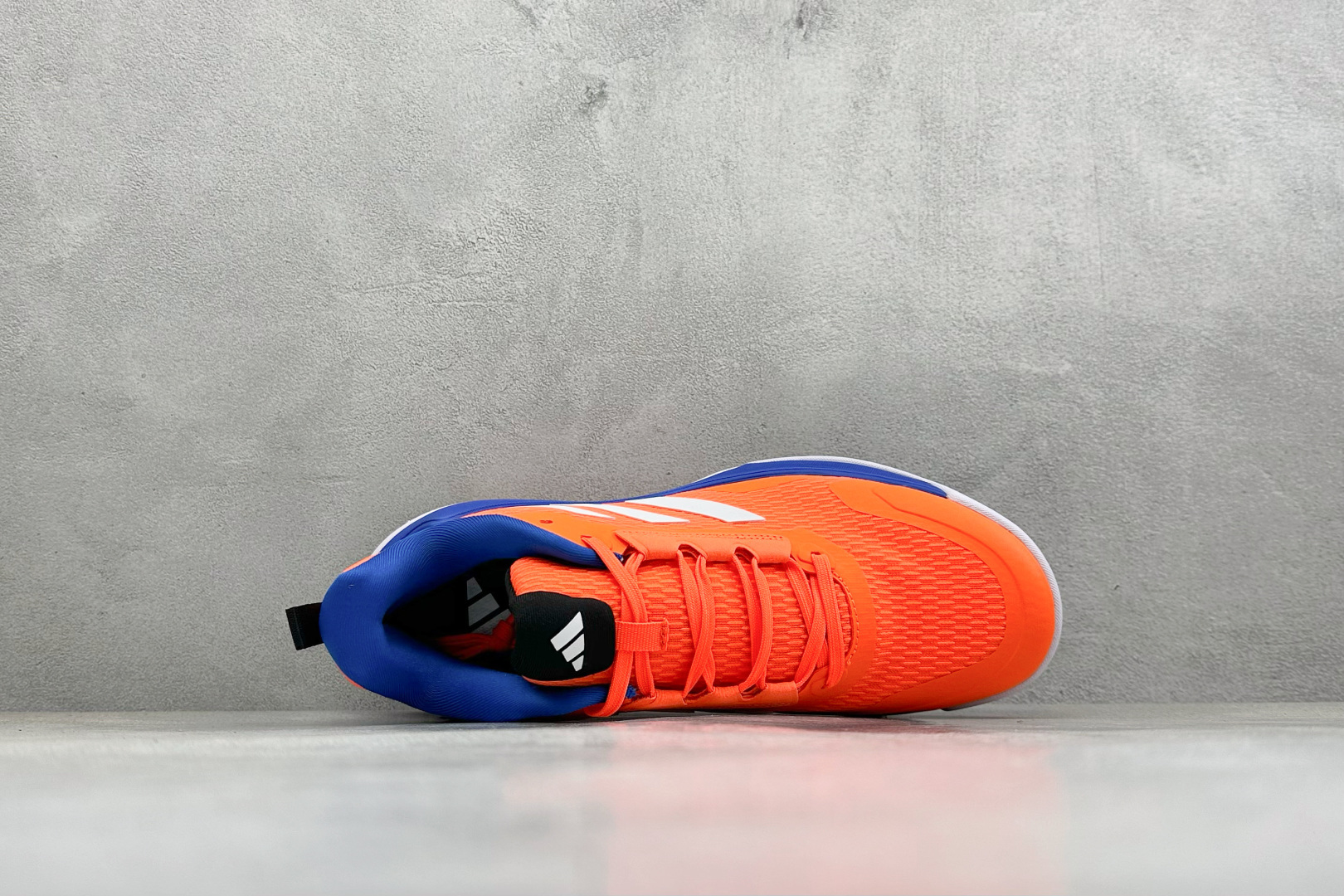 210 Adidas Novaflight 2 M 阿迪达斯舒适时尚百搭跑步鞋 JP7272