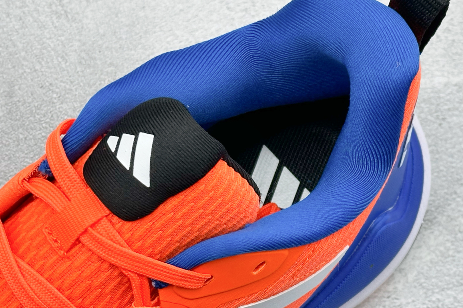 210 Adidas Novaflight 2 M 阿迪达斯舒适时尚百搭跑步鞋 JP7272