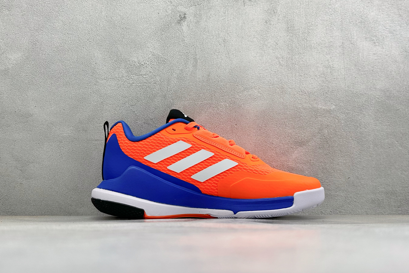 210 Adidas Novaflight 2 M 阿迪达斯舒适时尚百搭跑步鞋 JP7272