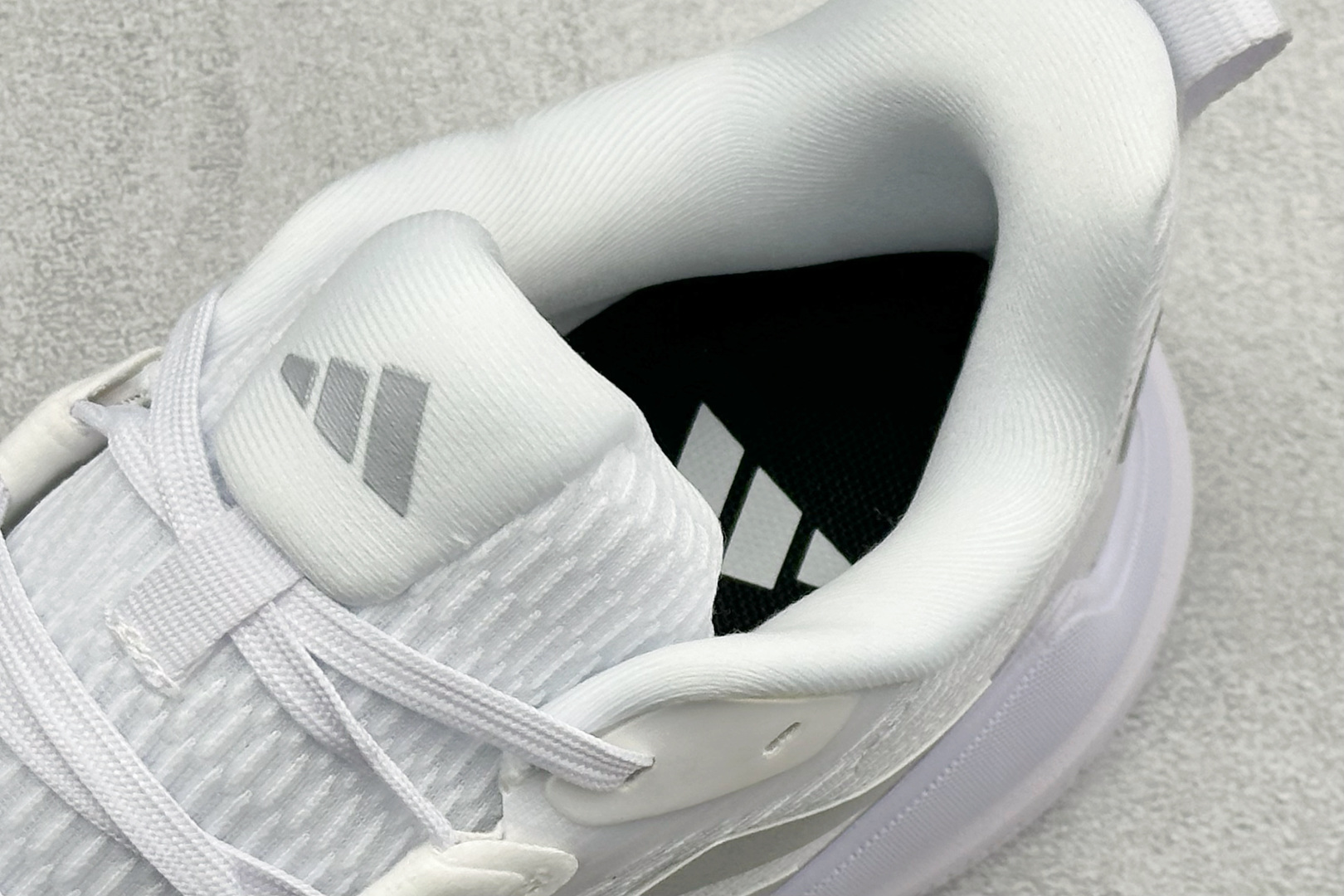 210 Adidas Novaflight 2 M 阿迪达斯舒适时尚百搭跑步鞋 IG1609-Chinese UA Cheap High Quatity Brand Clothes Bags handbags Sneakers wholesale wholesaler seller from China Factory suppliers Fashion Clothing Shoes best Quality Beautiful Price 210 Adidas Novaflight 2 M 阿迪达斯舒适时尚百搭跑步鞋 IG1609