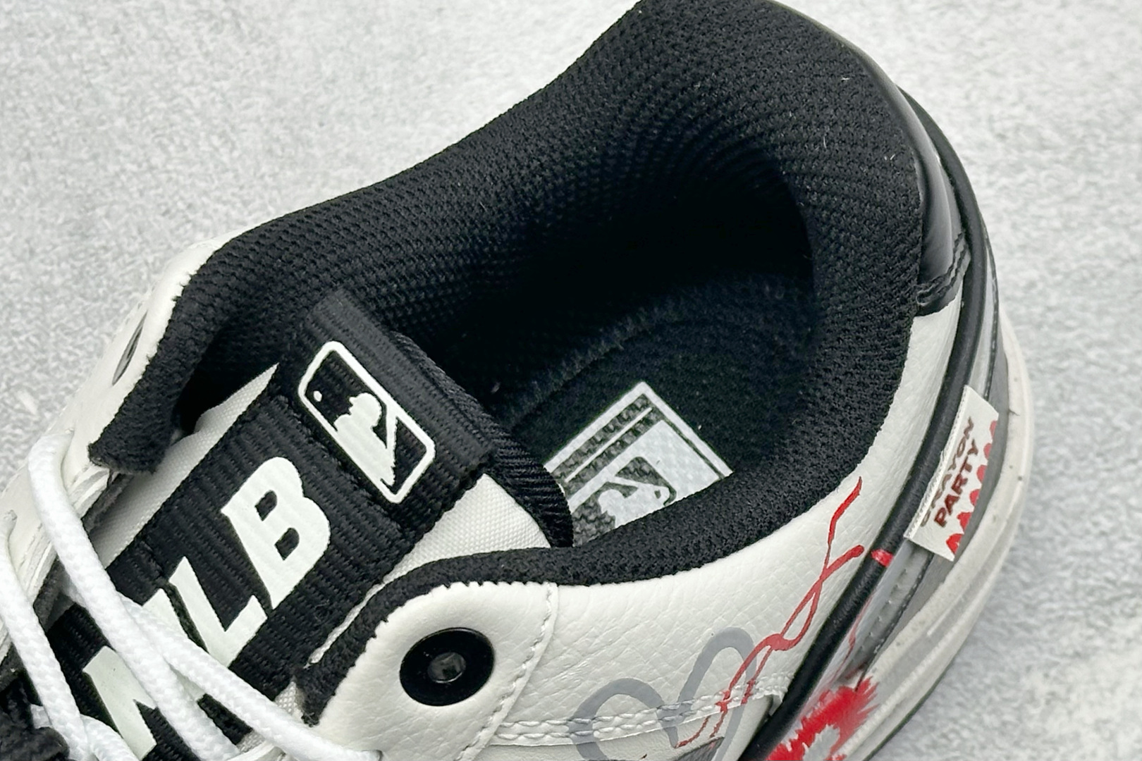 300 MLB CHUNKY 印花网红老爹学长鞋 涂鸦恶作剧 3ASXCA12N-Chinese UA Cheap High Quatity Brand Clothes Bags handbags Sneakers wholesale wholesaler seller from China Factory suppliers Fashion Clothing Shoes best Quality Beautiful Price 300 MLB CHUNKY 印花网红老爹学长鞋 涂鸦恶作剧 3ASXCA12N