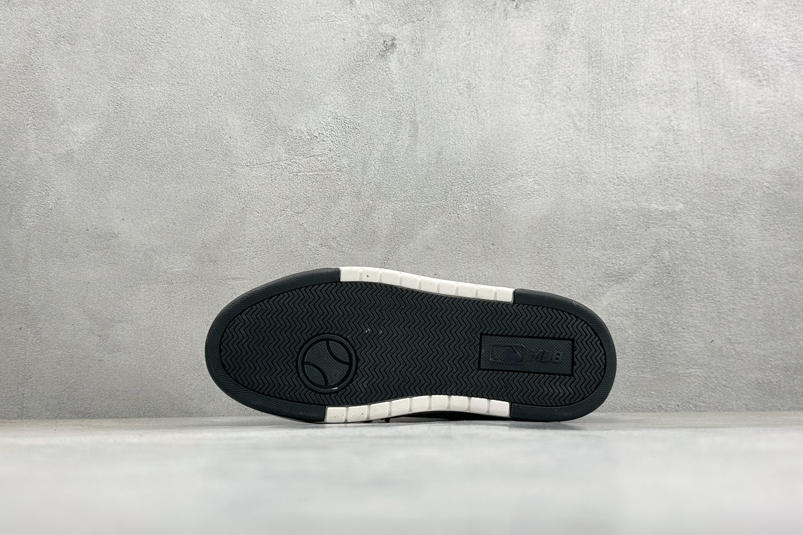 300 MLB CHUNKY 印花网红老爹学长鞋 涂鸦恶作剧 3ASXCA12N-Chinese UA Cheap High Quatity Brand Clothes Bags handbags Sneakers wholesale wholesaler seller from China Factory suppliers Fashion Clothing Shoes best Quality Beautiful Price 300 MLB CHUNKY 印花网红老爹学长鞋 涂鸦恶作剧 3ASXCA12N