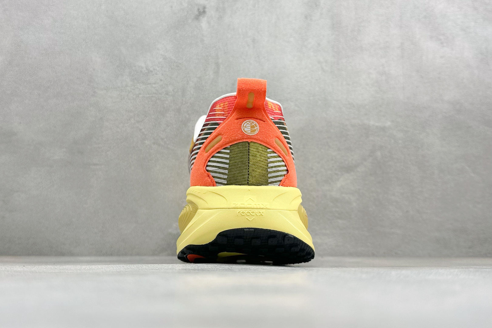 190 Nike Air Zoom Vomero 18 SE 登月18缓震休闲跑鞋 IH3576-999-Chinese UA Cheap High Quatity Brand Clothes Bags handbags Sneakers wholesale wholesaler seller from China Factory suppliers Fashion Clothing Shoes best Quality Beautiful Price 190 Nike Air Zoom Vomero 18 SE 登月18缓震休闲跑鞋 IH3576-999