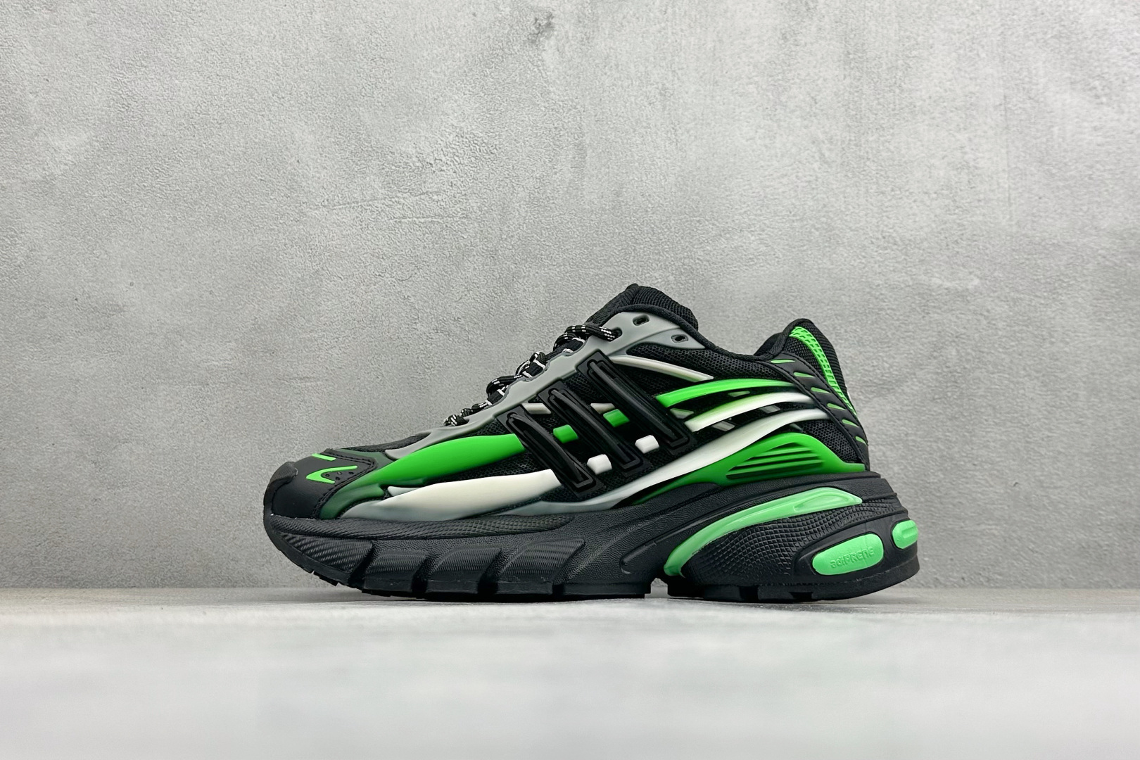 200 Adidas Adistar Jellyfish 水母系列 耐磨透气低帮老爹鞋 JP9266