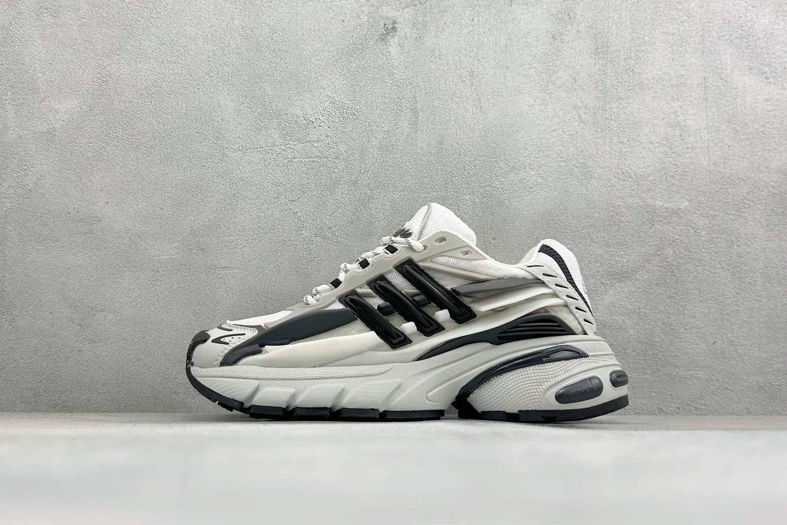 200 Adidas Adistar Jellyfish 水母系列 耐磨透气低帮老爹鞋 JP9266