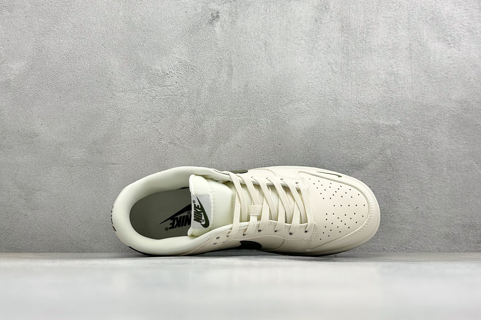 280 Nike Dunk Low 米白橄榄绿 鬼脸定制款 奶白基底碰撞复古橄榄绿 TX1688-024-Chinese UA Cheap High Quatity Brand Clothes Bags handbags Sneakers wholesale wholesaler seller from China Factory suppliers Fashion Clothing Shoes best Quality Beautiful Price 280 Nike Dunk Low 米白橄榄绿 鬼脸定制款 奶白基底碰撞复古橄榄绿 TX1688-024