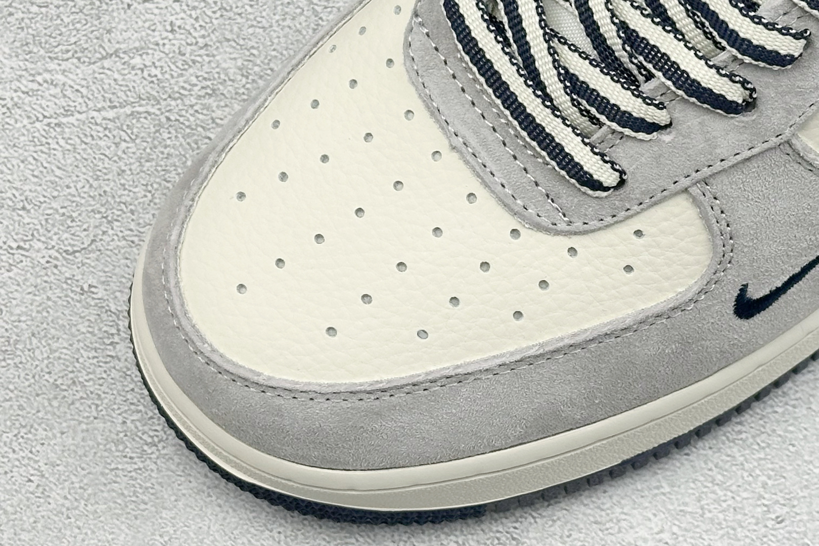 260 SC版Nike Air Force 1 x Undefeated 联名款 ”灰蓝碰撞” 经典新生 FV3694-113-Chinese UA Cheap High Quatity Brand Clothes Bags handbags Sneakers wholesale wholesaler seller from China Factory suppliers Fashion Clothing Shoes best Quality Beautiful Price 260 SC版Nike Air Force 1 x Undefeated 联名款 ”灰蓝碰撞” 经典新生 FV3694-113