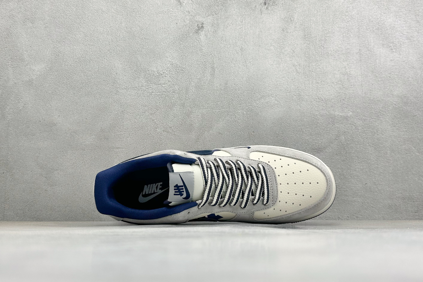 260 SC版Nike Air Force 1 x Undefeated 联名款 ”灰蓝碰撞” 经典新生 FV3694-113-Chinese UA Cheap High Quatity Brand Clothes Bags handbags Sneakers wholesale wholesaler seller from China Factory suppliers Fashion Clothing Shoes best Quality Beautiful Price 260 SC版Nike Air Force 1 x Undefeated 联名款 ”灰蓝碰撞” 经典新生 FV3694-113