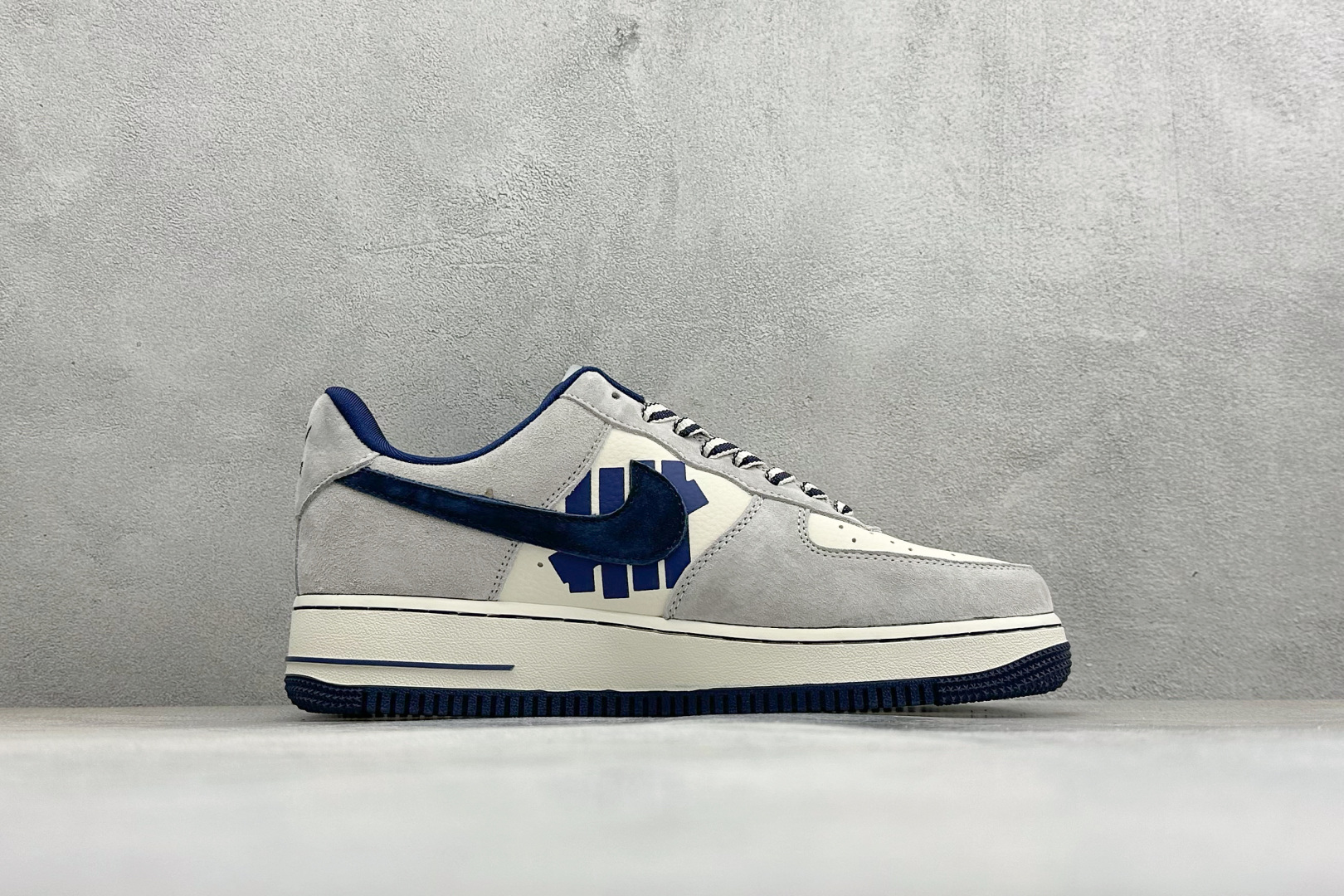 260 SC版Nike Air Force 1 x Undefeated 联名款 ”灰蓝碰撞” 经典新生 FV3694-113-Chinese UA Cheap High Quatity Brand Clothes Bags handbags Sneakers wholesale wholesaler seller from China Factory suppliers Fashion Clothing Shoes best Quality Beautiful Price 260 SC版Nike Air Force 1 x Undefeated 联名款 ”灰蓝碰撞” 经典新生 FV3694-113