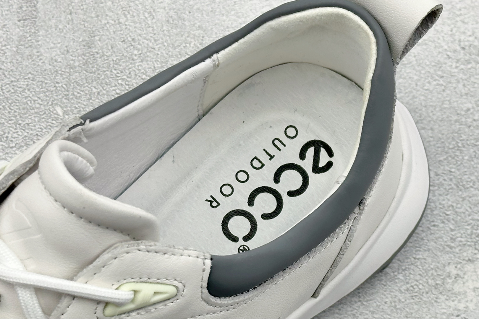 300 Ecco 爱步2026秋冬新款健步 系列低帮休闲鞋 870909