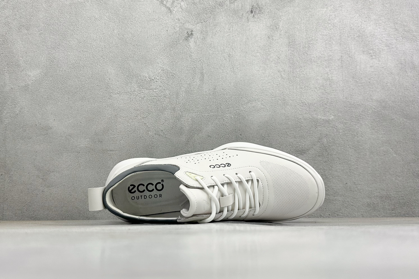 300 Ecco 爱步2026秋冬新款健步 系列低帮休闲鞋 870909
