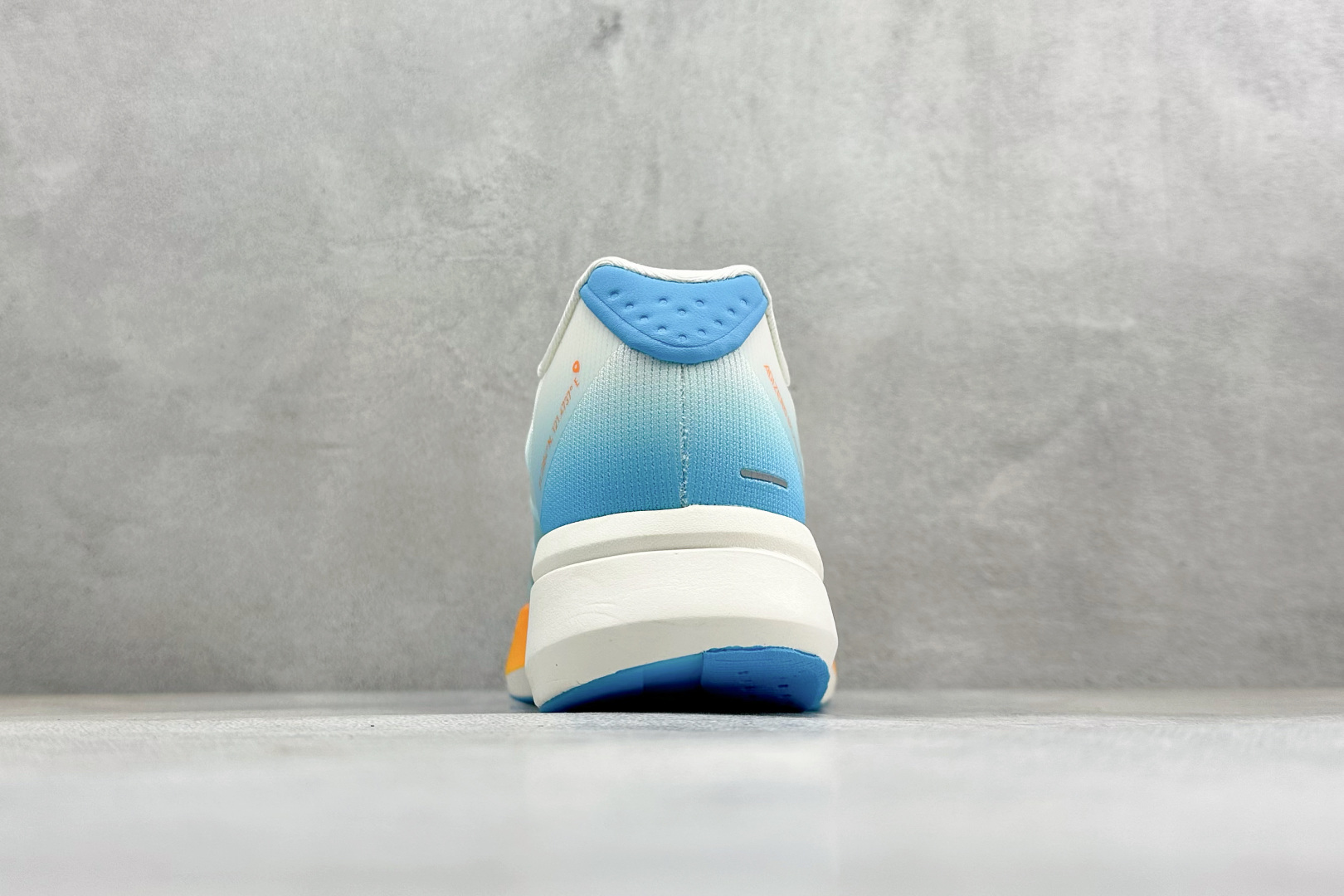 180 AD Adizero Boston 13 透气网布竞速跑鞋 JH6336
