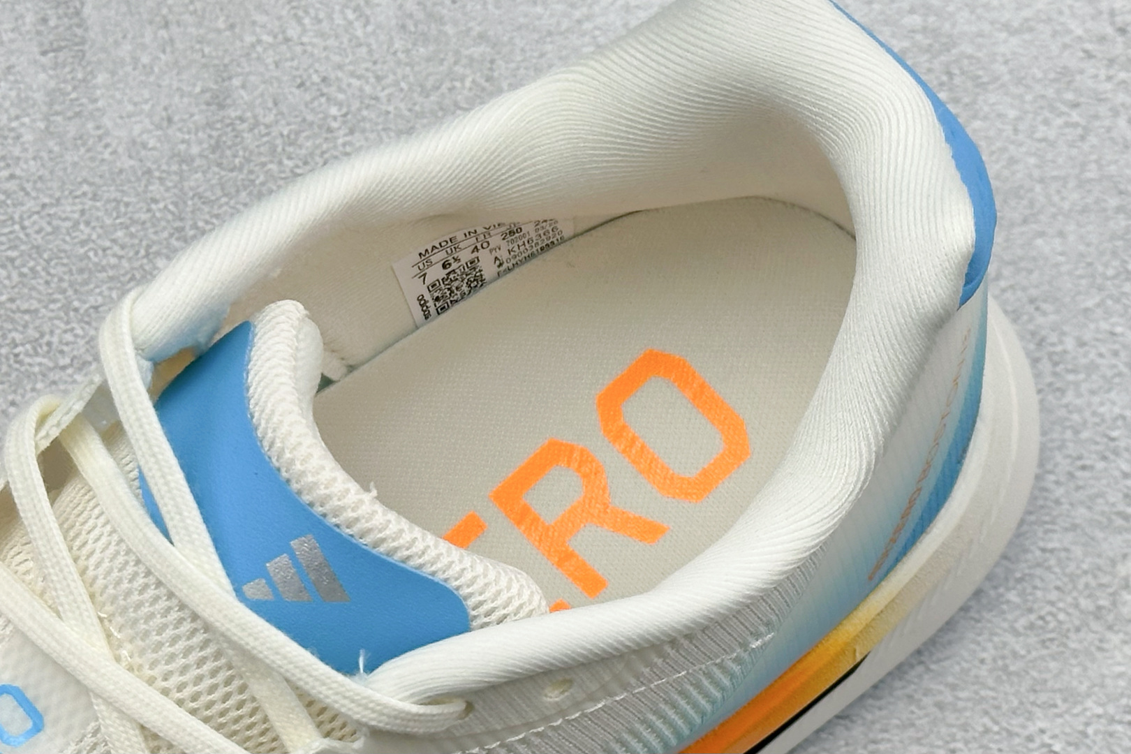 180 AD Adizero Boston 13 透气网布竞速跑鞋 JH6336