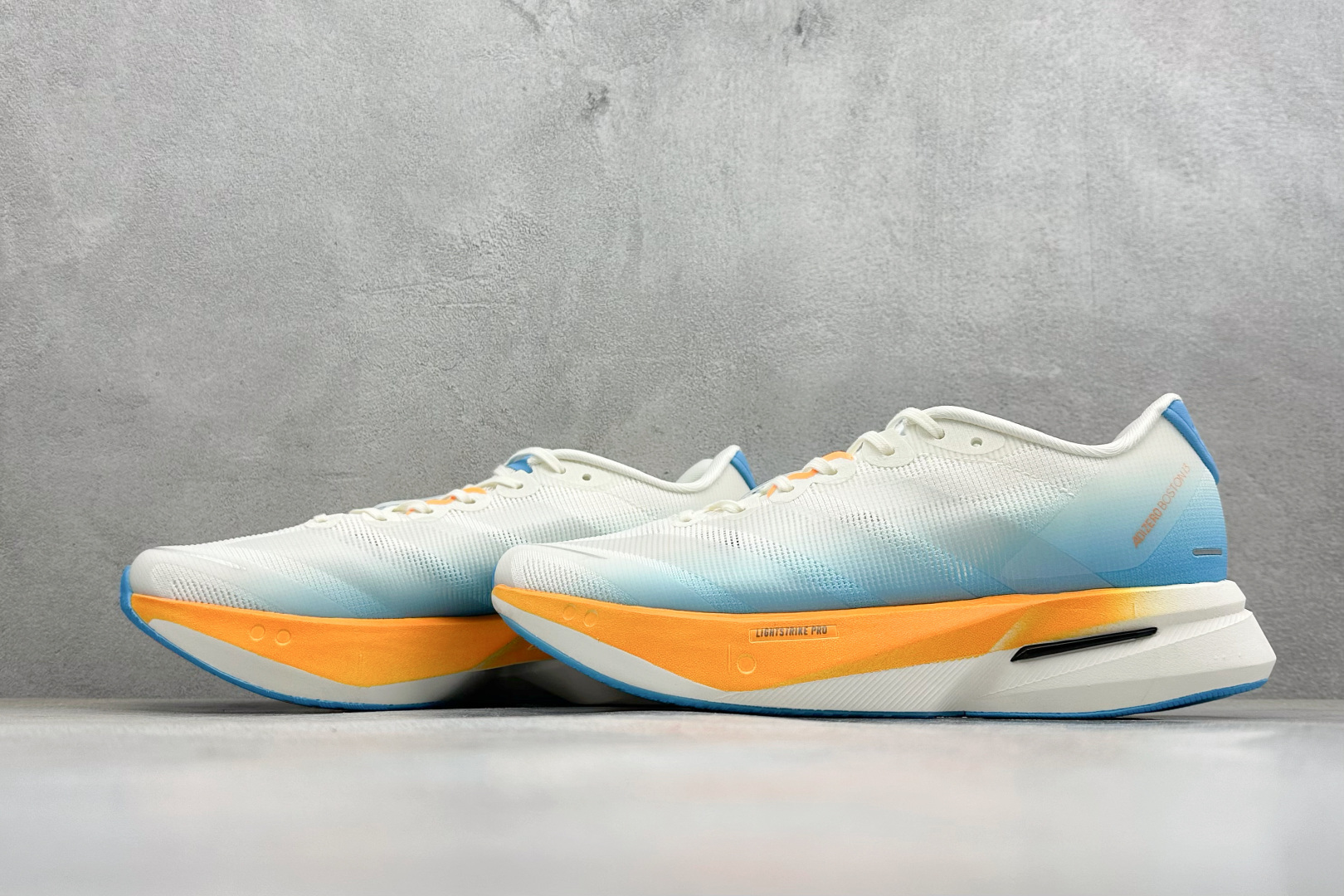 180 AD Adizero Boston 13 透气网布竞速跑鞋 JH6336