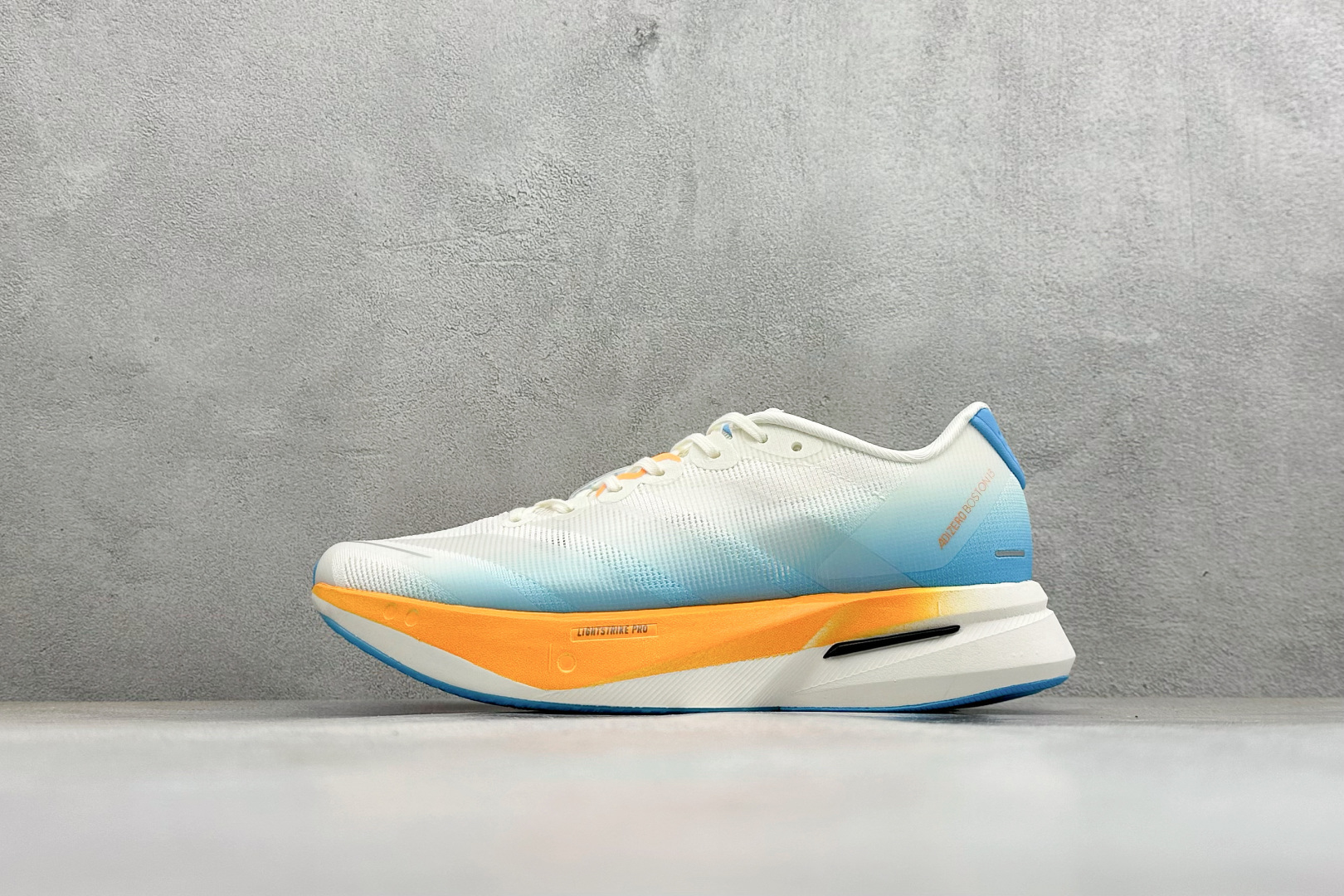 180 AD Adizero Boston 13 透气网布竞速跑鞋 JH6336
