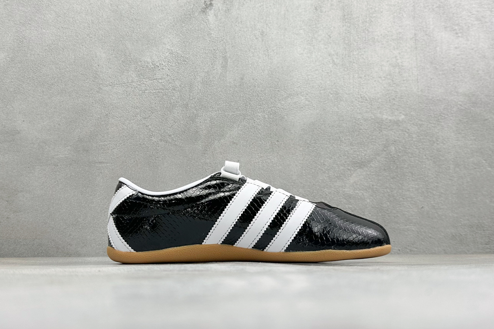 Adidas Tokyo W 阿迪达斯 舒适百搭经典休闲运动鞋 KI4313