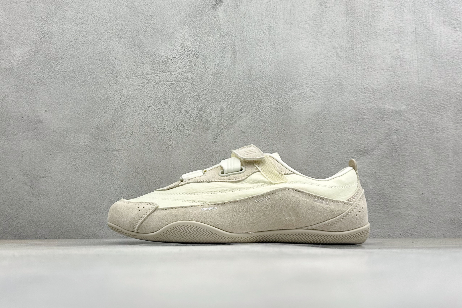 170 Adidas Urban Reverie 阿迪舒适时尚魔术贴防滑耐磨生活休闲鞋 KJ9092