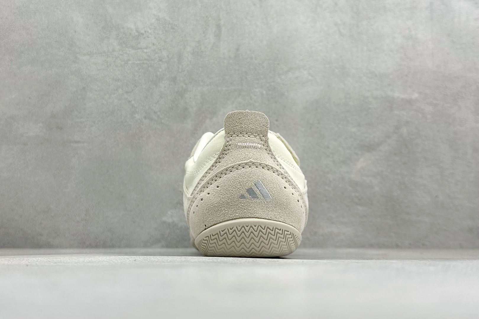 170 Adidas Urban Reverie 阿迪舒适时尚魔术贴防滑耐磨生活休闲鞋 KJ9092