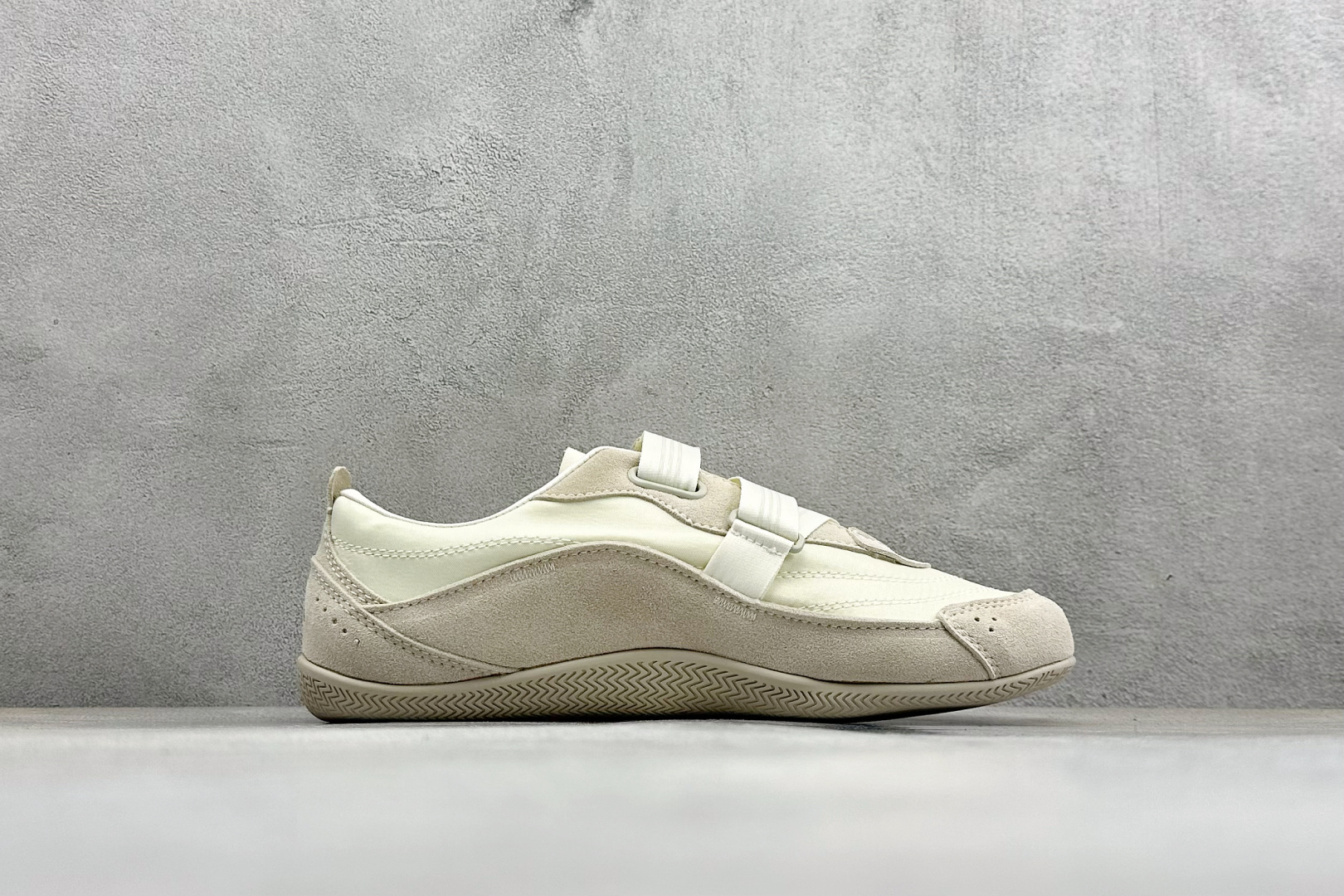 170 Adidas Urban Reverie 阿迪舒适时尚魔术贴防滑耐磨生活休闲鞋 KJ9092