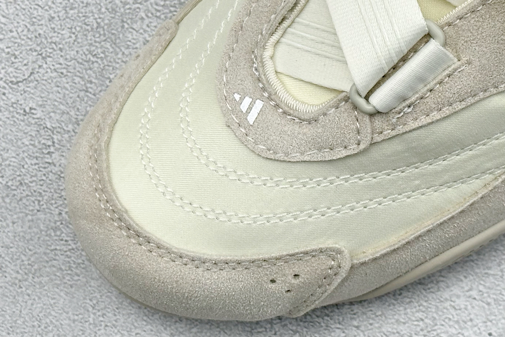 170 Adidas Urban Reverie 阿迪舒适时尚魔术贴防滑耐磨生活休闲鞋 KJ9092