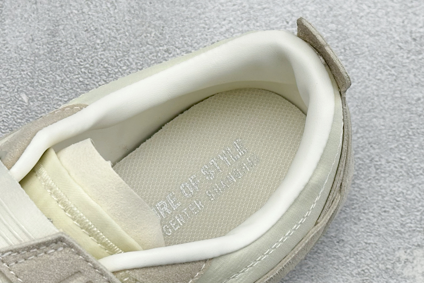 170 Adidas Urban Reverie 阿迪舒适时尚魔术贴防滑耐磨生活休闲鞋 KJ9092