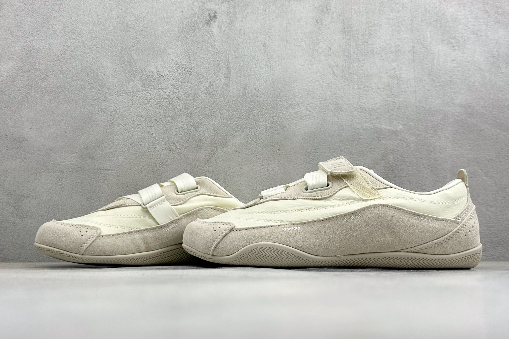 170 Adidas Urban Reverie 阿迪舒适时尚魔术贴防滑耐磨生活休闲鞋 KJ9092