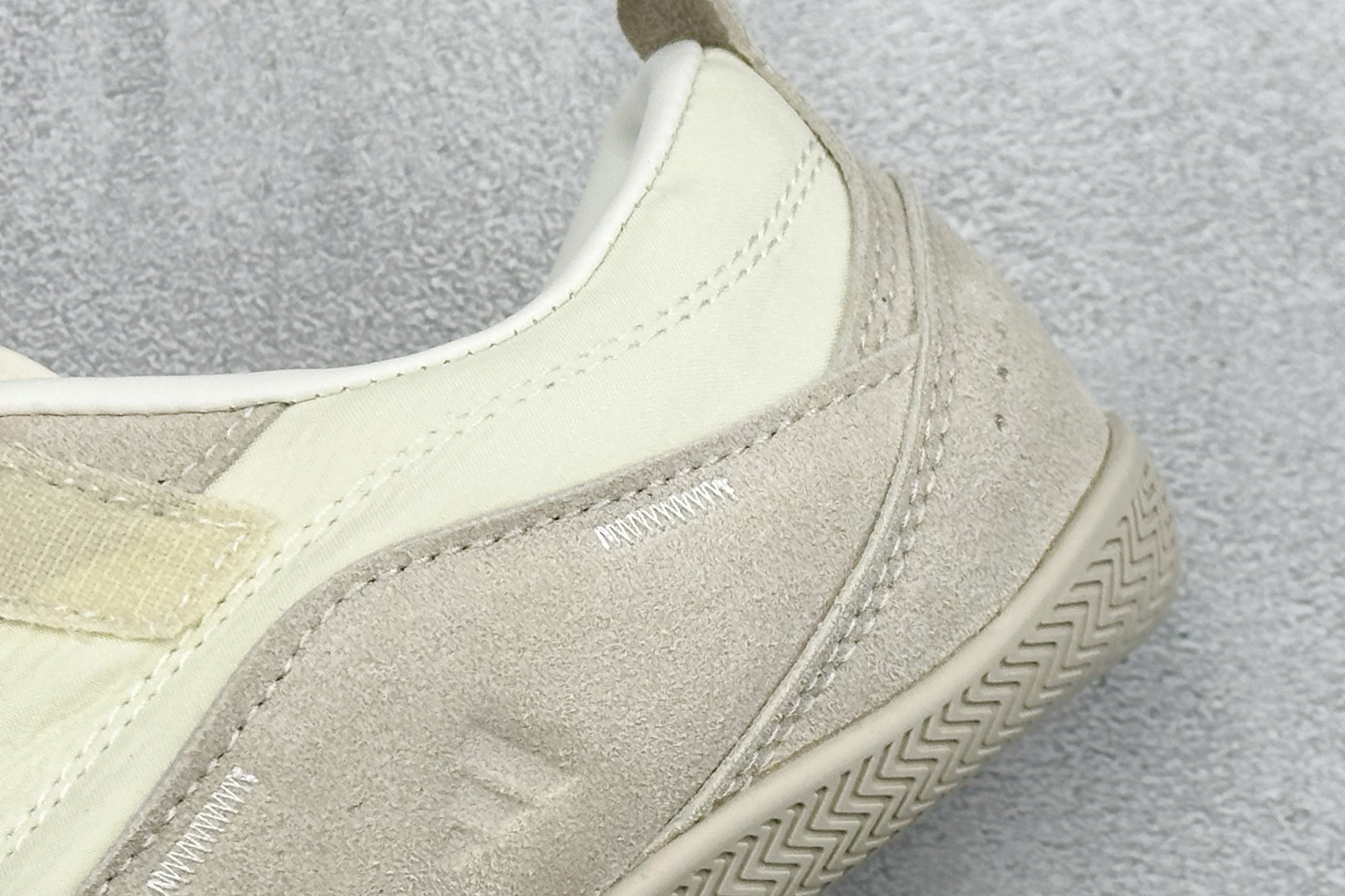 170 Adidas Urban Reverie 阿迪舒适时尚魔术贴防滑耐磨生活休闲鞋 KJ9092