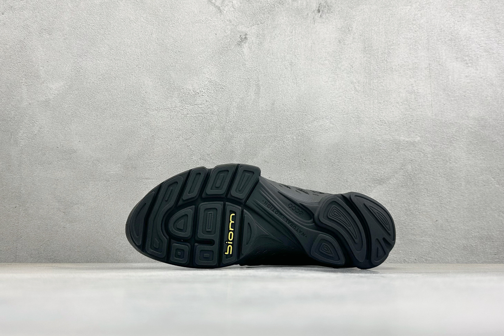260 W1版Ecco/爱步 BIOM健步探索系列 户外防滑缓震运动登山徒步鞋 802874