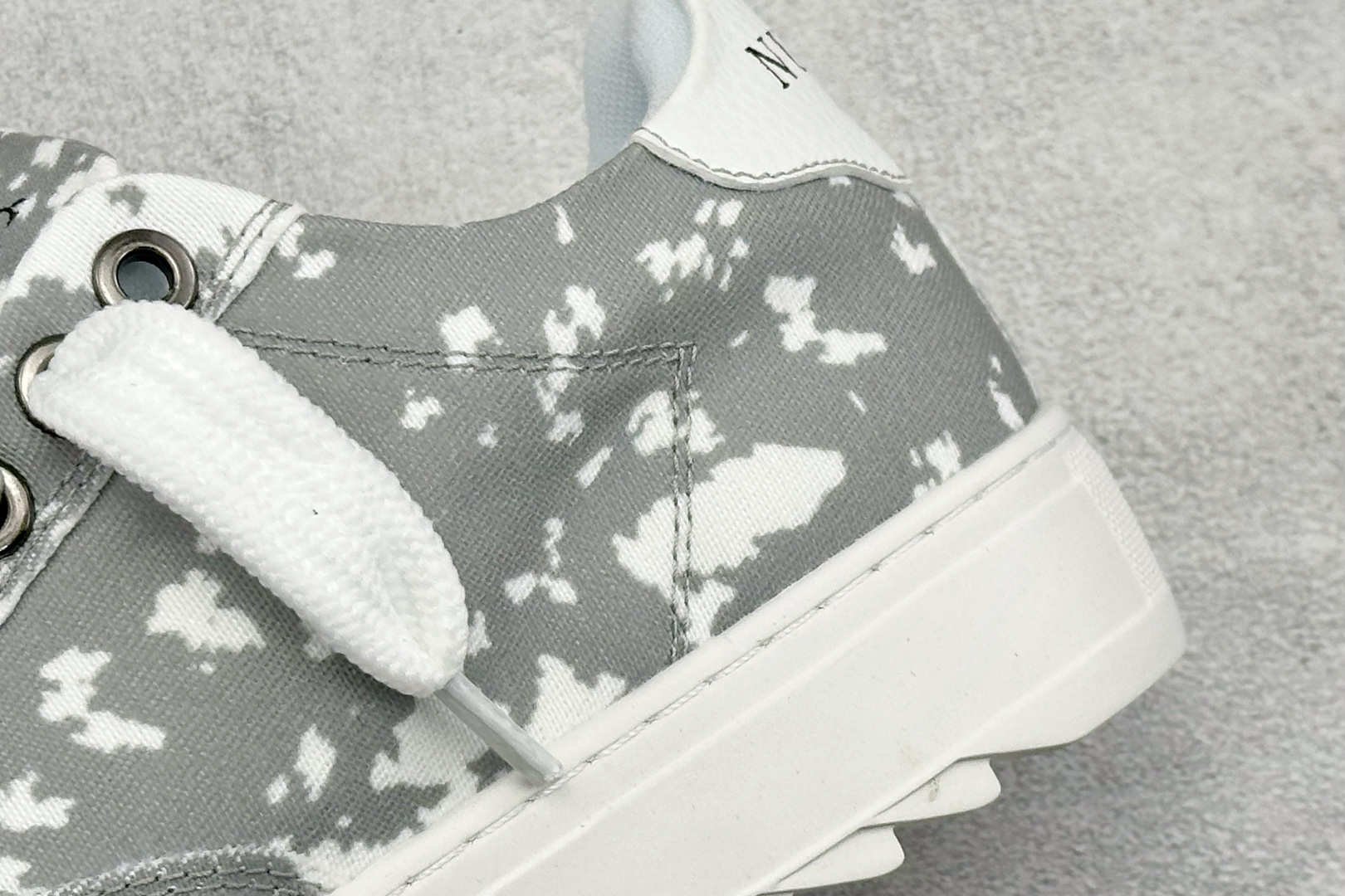 200 Numeris 英国品牌 锯齿 厚底 休闲 帆布 运动鞋 N-Chinese UA Cheap High Quatity Brand Clothes Bags handbags Sneakers wholesale wholesaler seller from China Factory suppliers Fashion Clothing Shoes best Quality Beautiful Price 200 Numeris 英国品牌 锯齿 厚底 休闲 帆布 运动鞋 N
