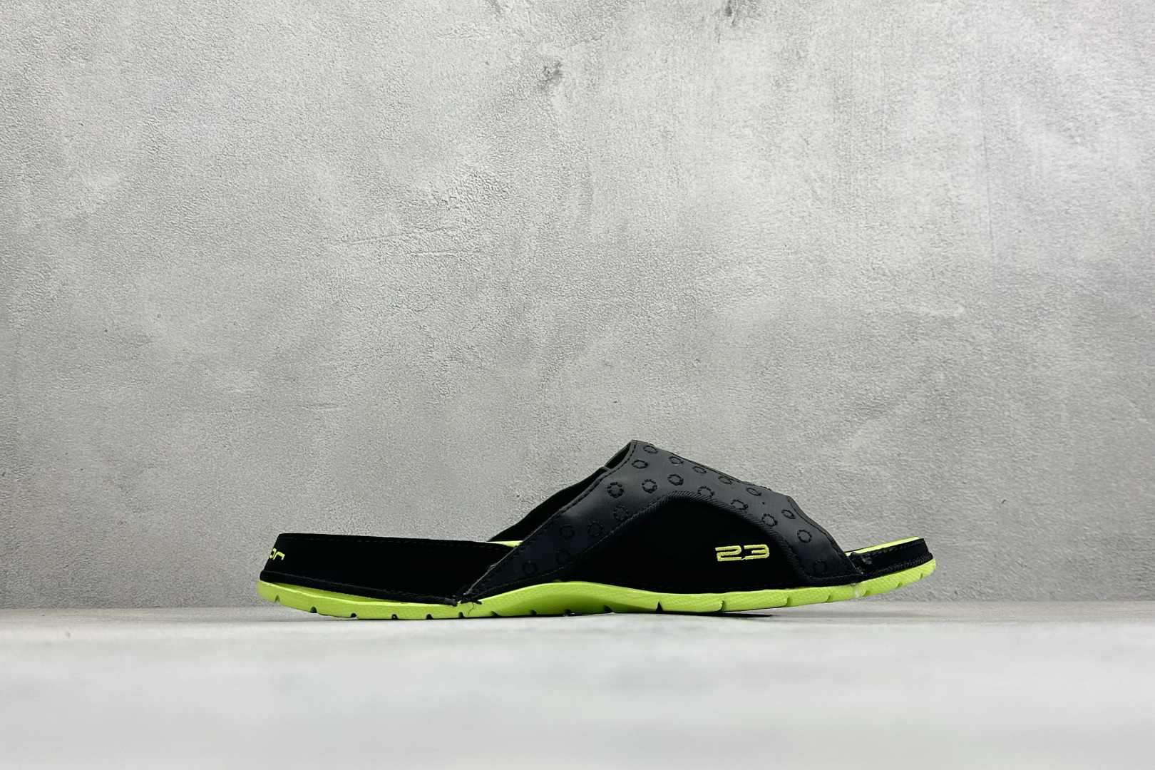 JORDAN HYDRO XIII RETRO AJ13 舒适透气防滑魔术贴一字拖鞋 684915-025-Top High Quatity Cheap Sneakers Fashion Clothing Clothes Bags handbags Shoes of all Brand wholesale With The best Quality And Beautiful Price from China Factory Chinese suppliers wholesaler seller JORDAN HYDRO XIII RETRO AJ13 舒适透气防滑魔术贴一字拖鞋 684915-025